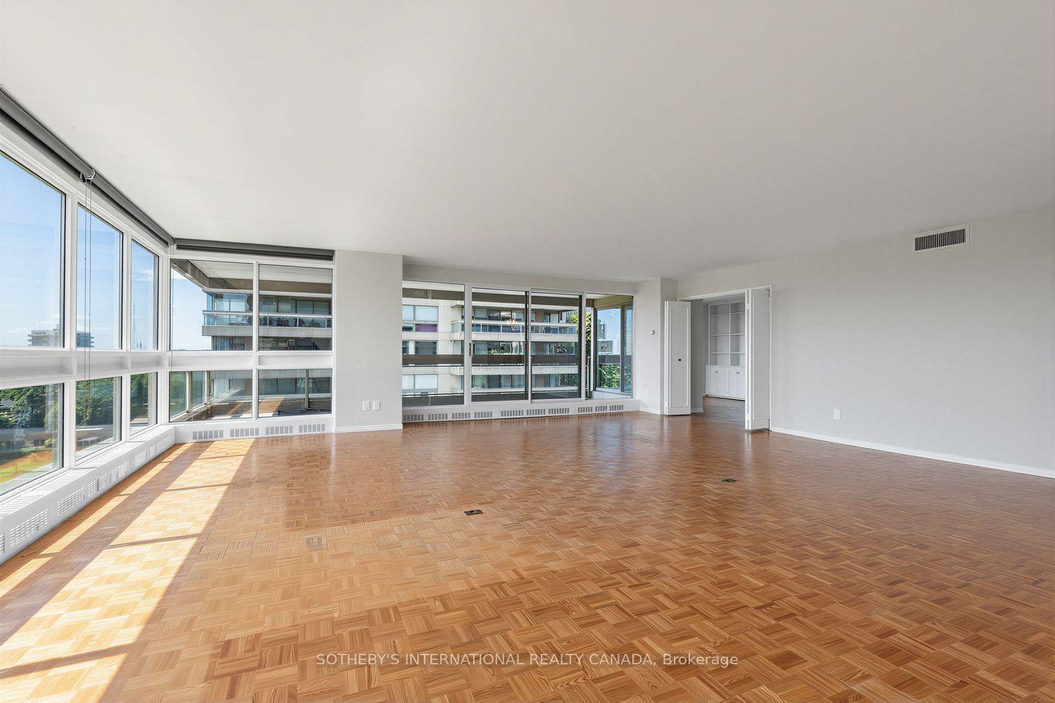 Photo 6 of Unit 902, 61 St Clair Avenue W, Toronto, Yonge-St. Clair — HOMEH