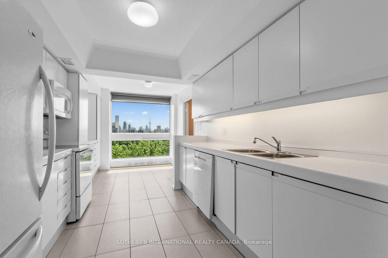 Photo 11 of Unit 902, 61 St Clair Avenue W, Toronto, Yonge-St. Clair — HOMEH