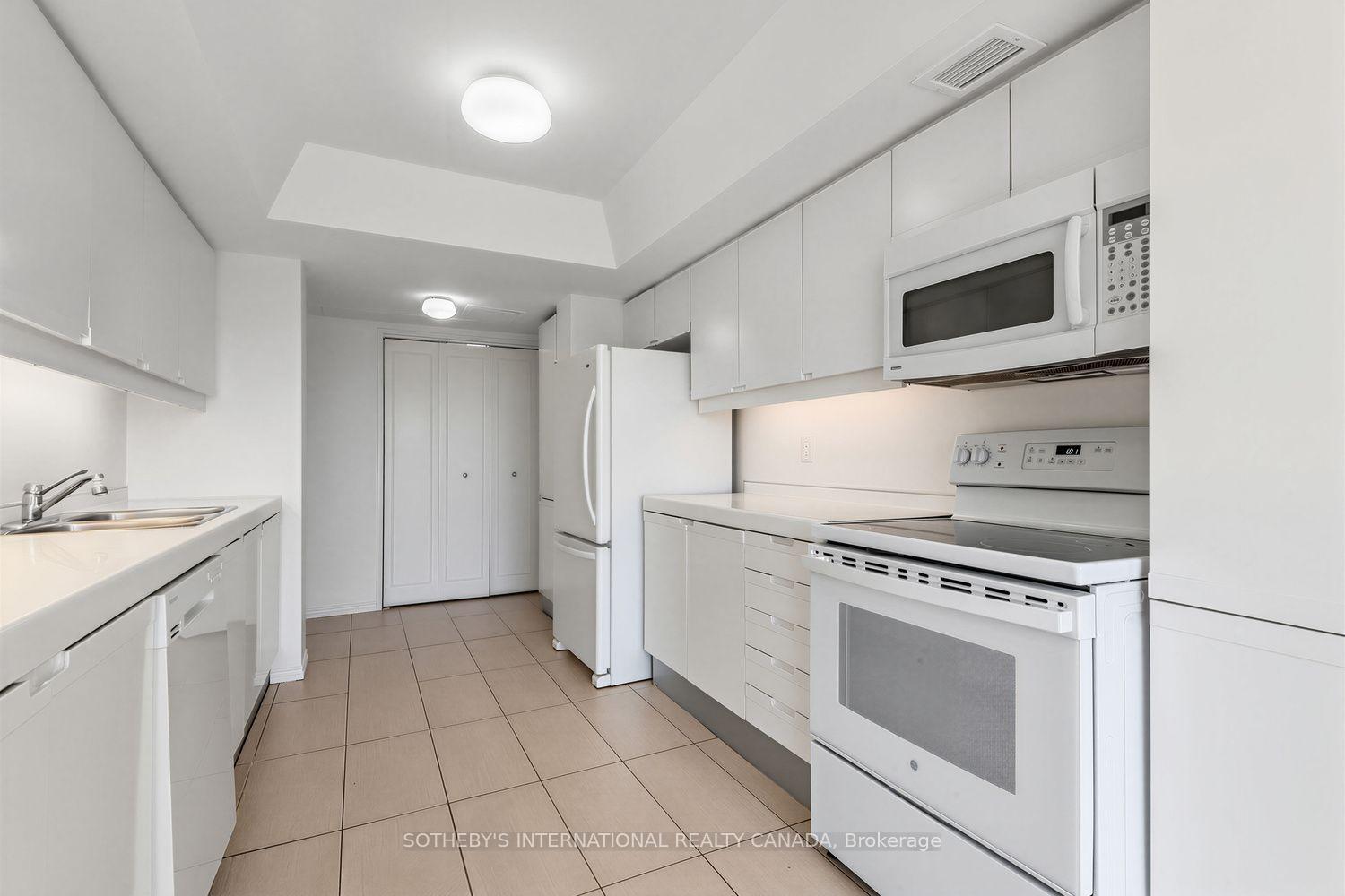 Photo 12 of Unit 902, 61 St Clair Avenue W, Toronto, Yonge-St. Clair — HOMEH