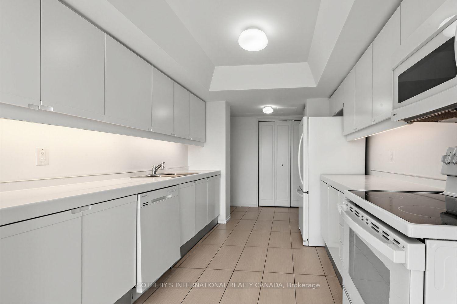 Photo 13 of Unit 902, 61 St Clair Avenue W, Toronto, Yonge-St. Clair — HOMEH