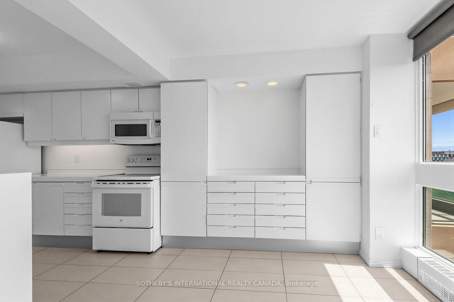Photo 14 of Unit 902, 61 St Clair Avenue W, Toronto, Yonge-St. Clair — HOMEH