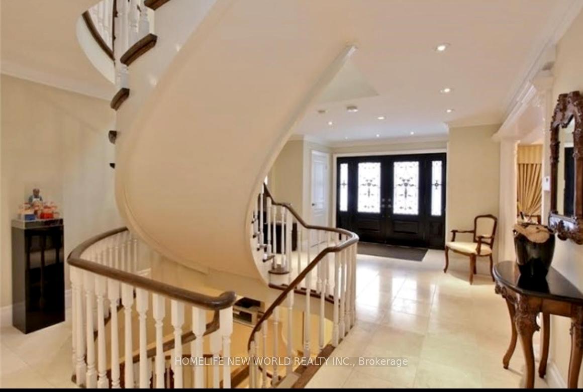 Photo 3 of 5 Junewood Crescent, North York, St. Andrew-Windfields — HOMEH