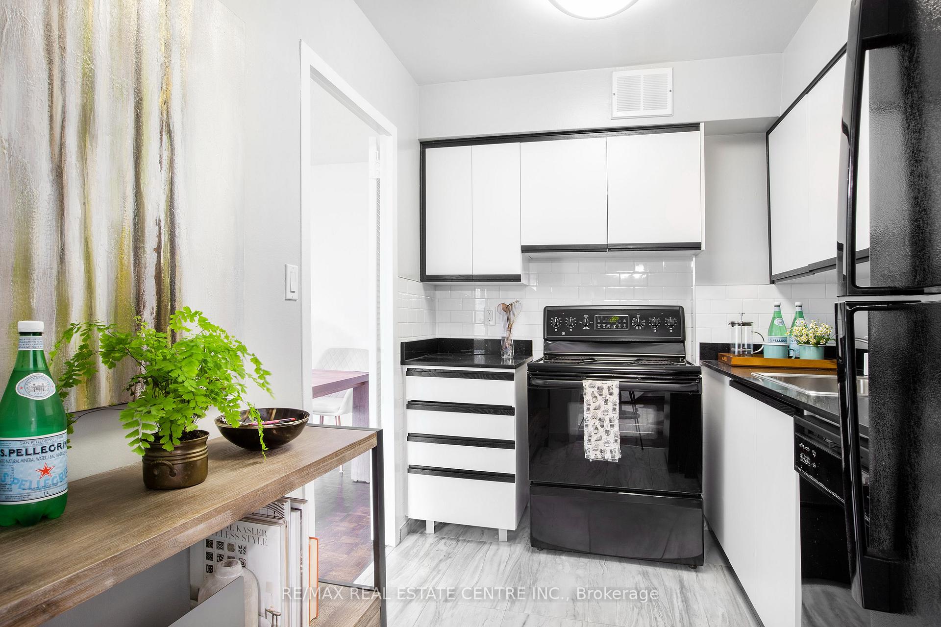 Photo 12 of Unit 2204, 100 Graydon Hall Drive, North York, Parkwoods-Donalda — HOMEH
