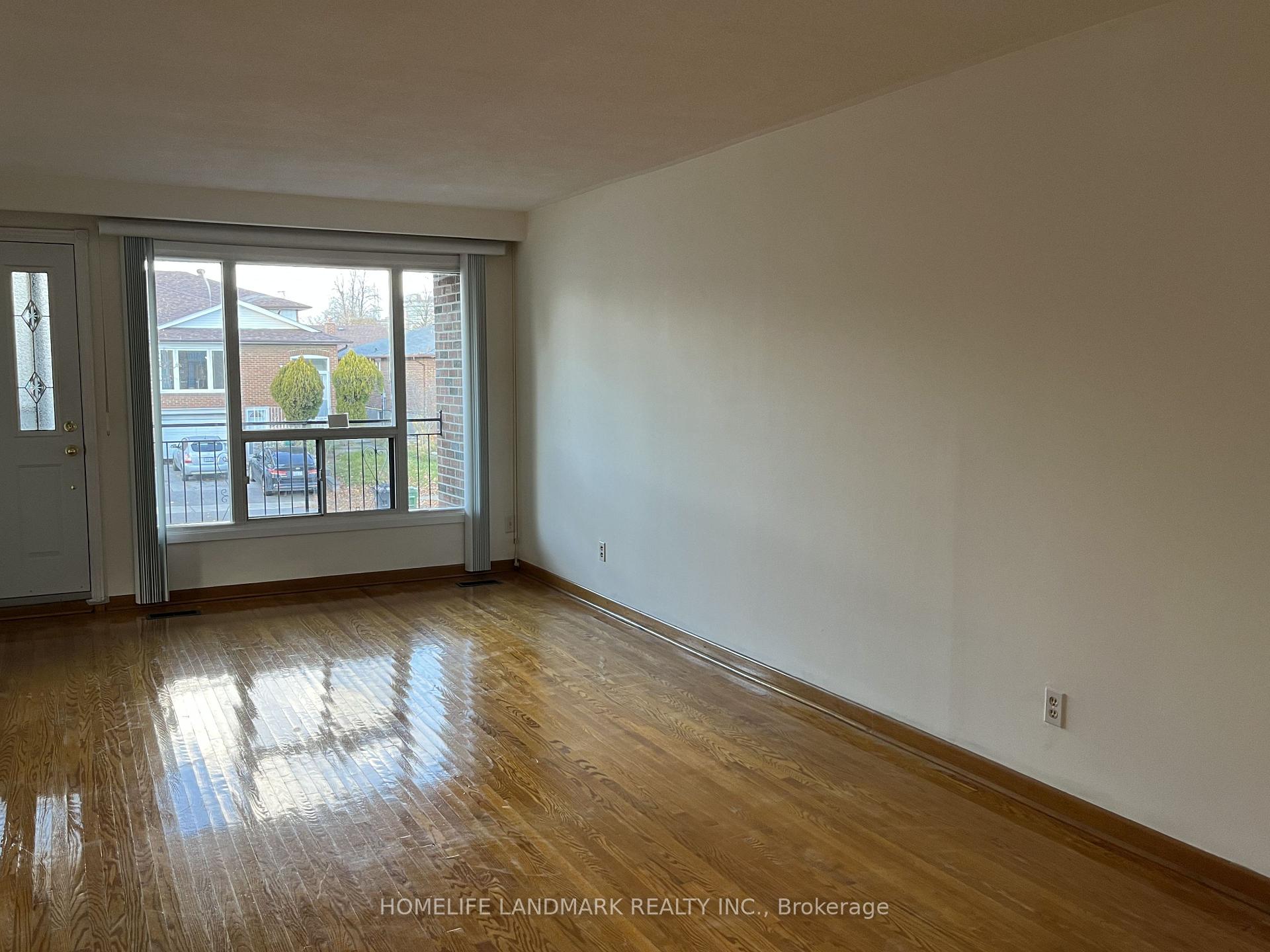 Photo 4 of Unit UPPER, 31 Pawnee Avenue, North York, Pleasant View — HOMEH