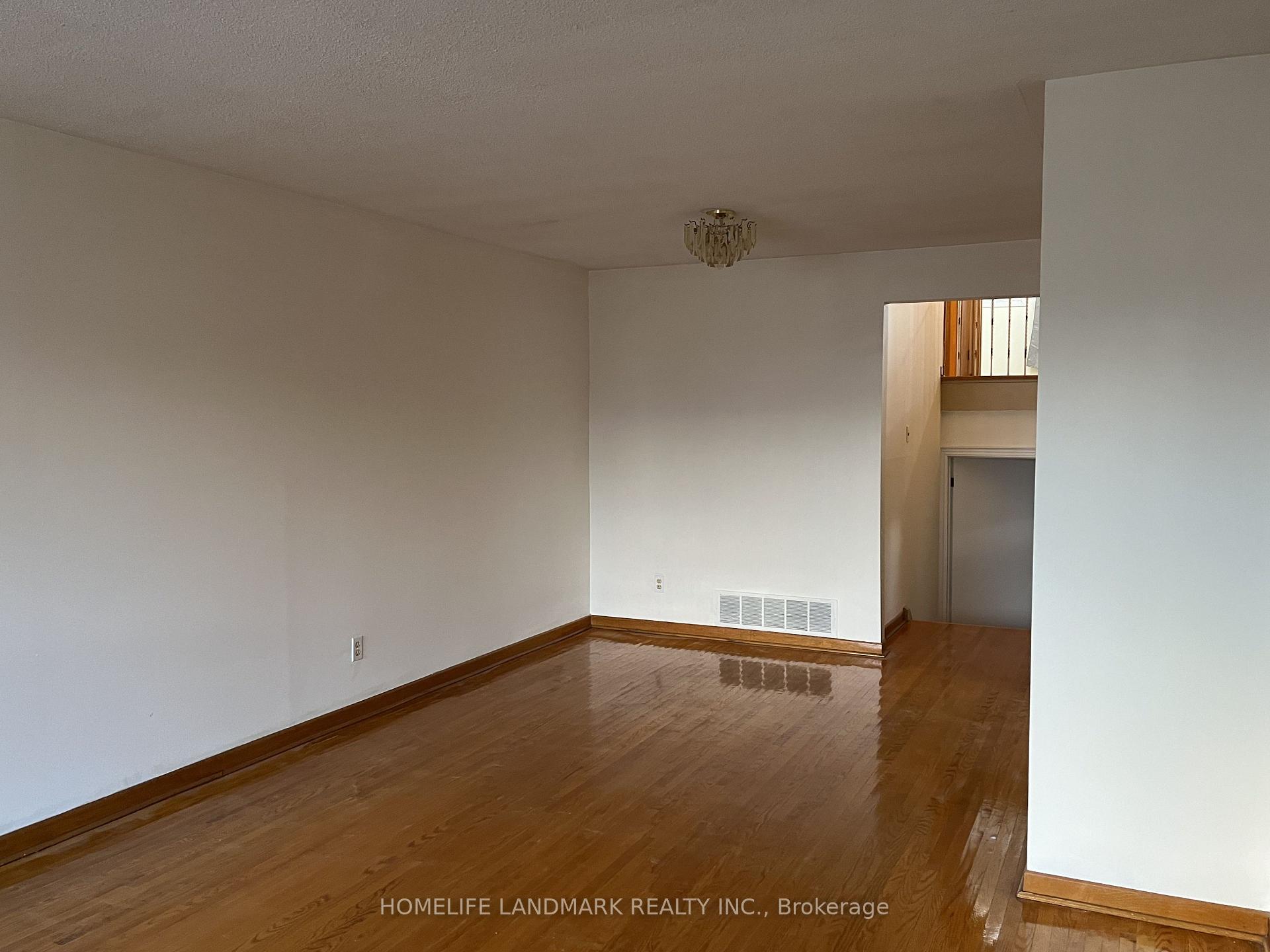 Photo 6 of Unit UPPER, 31 Pawnee Avenue, North York, Pleasant View — HOMEH