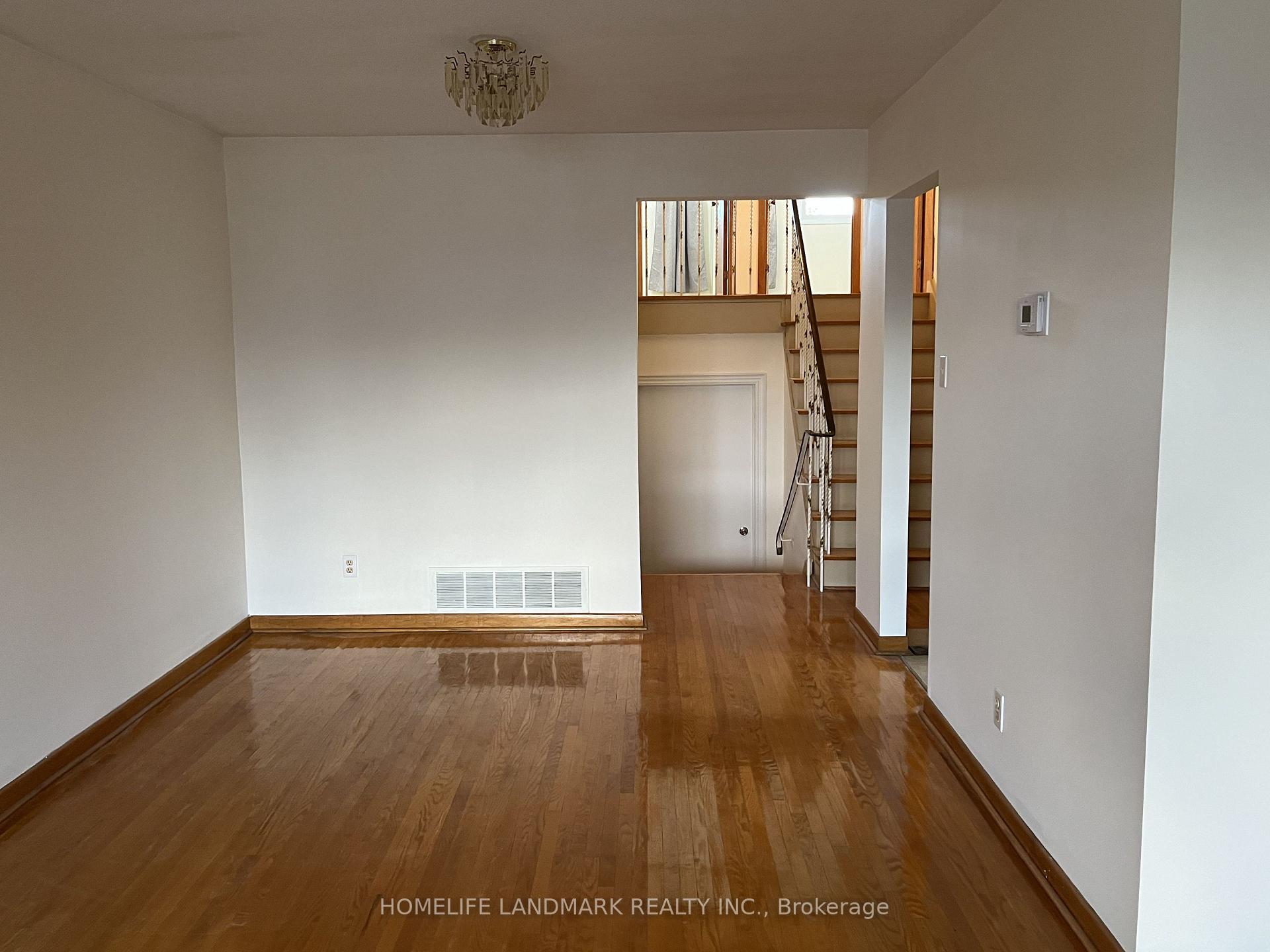 Photo 7 of Unit UPPER, 31 Pawnee Avenue, North York, Pleasant View — HOMEH