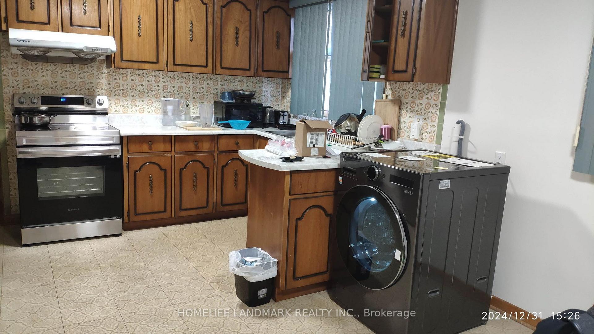 Photo 14 of Unit UPPER, 31 Pawnee Avenue, North York, Pleasant View — HOMEH