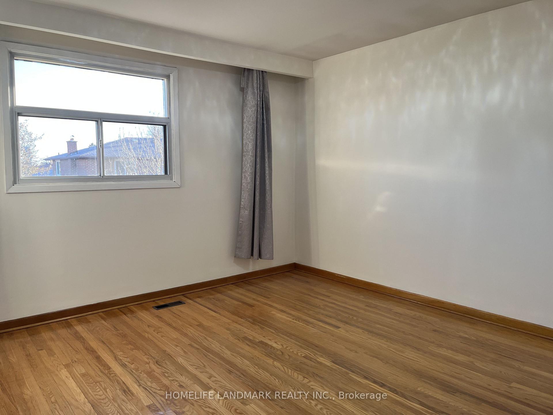 Photo 20 of Unit UPPER, 31 Pawnee Avenue, North York, Pleasant View — HOMEH