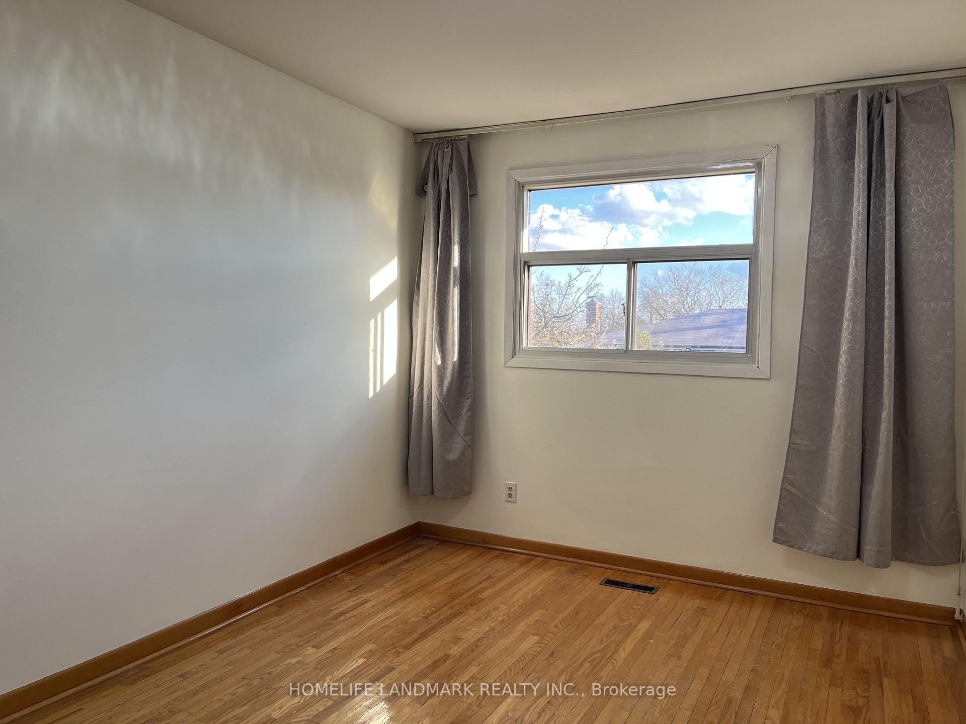 Photo 21 of Unit UPPER, 31 Pawnee Avenue, North York, Pleasant View — HOMEH