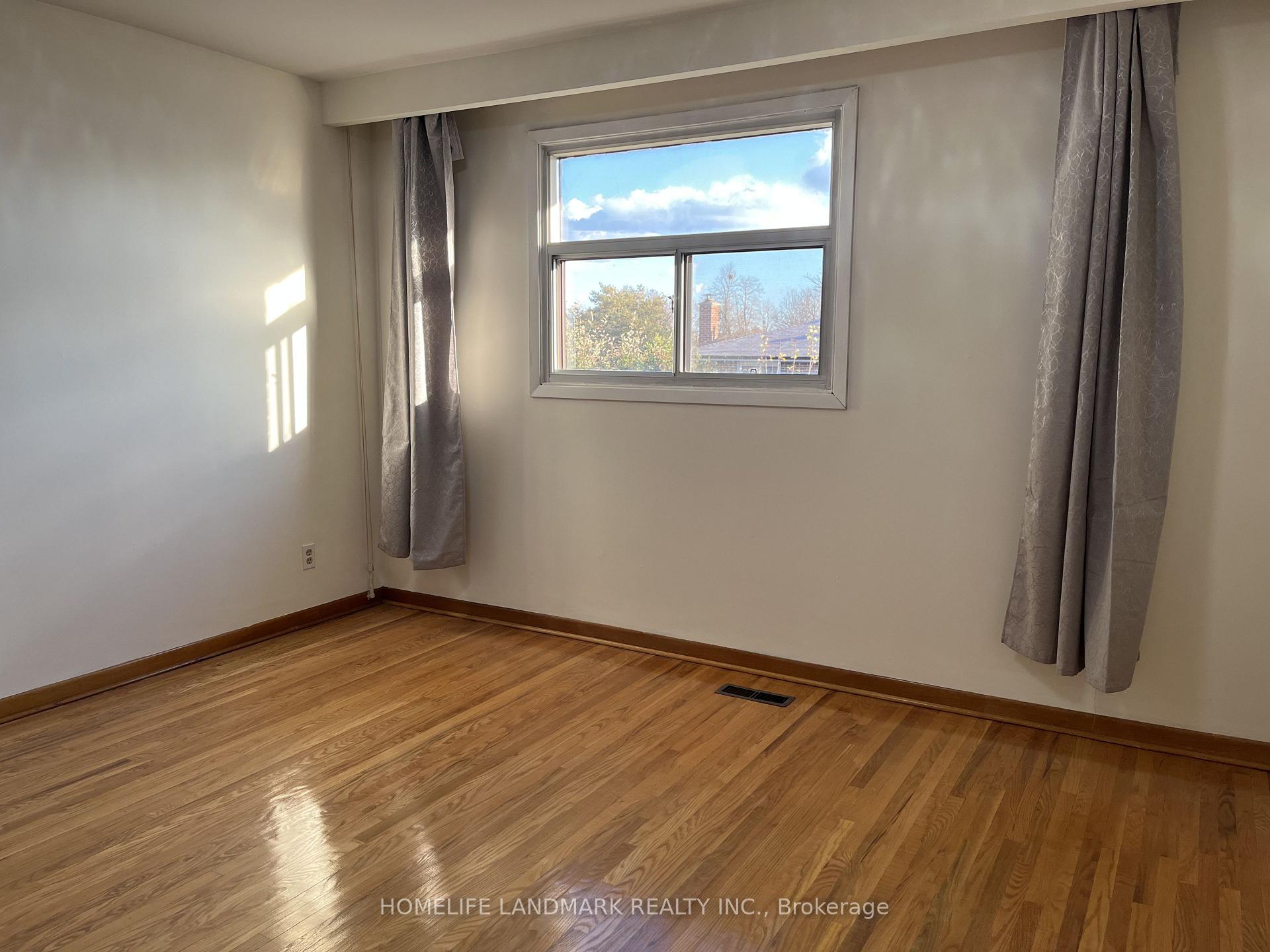 Photo 23 of Unit UPPER, 31 Pawnee Avenue, North York, Pleasant View — HOMEH