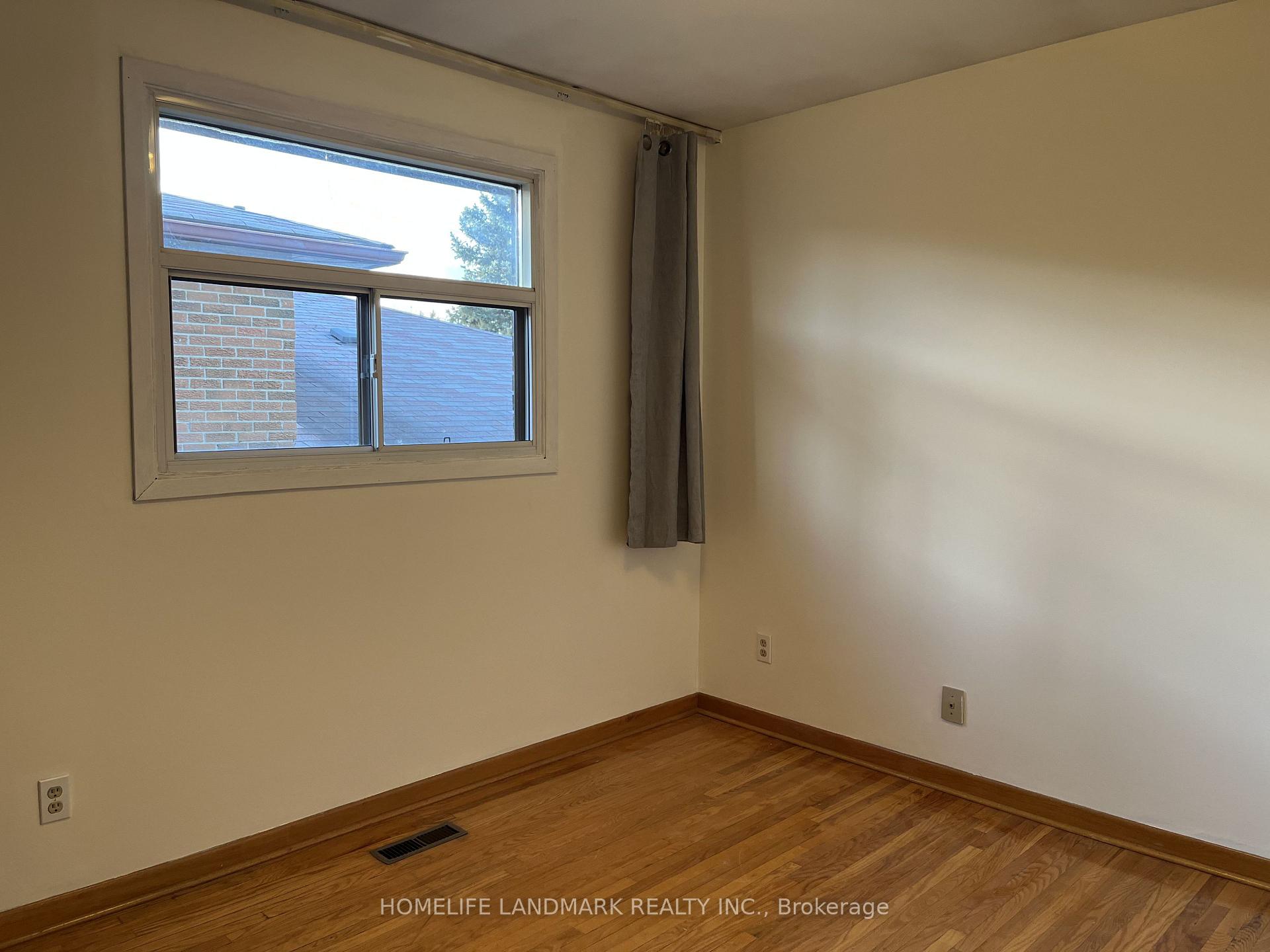 Photo 25 of Unit UPPER, 31 Pawnee Avenue, North York, Pleasant View — HOMEH
