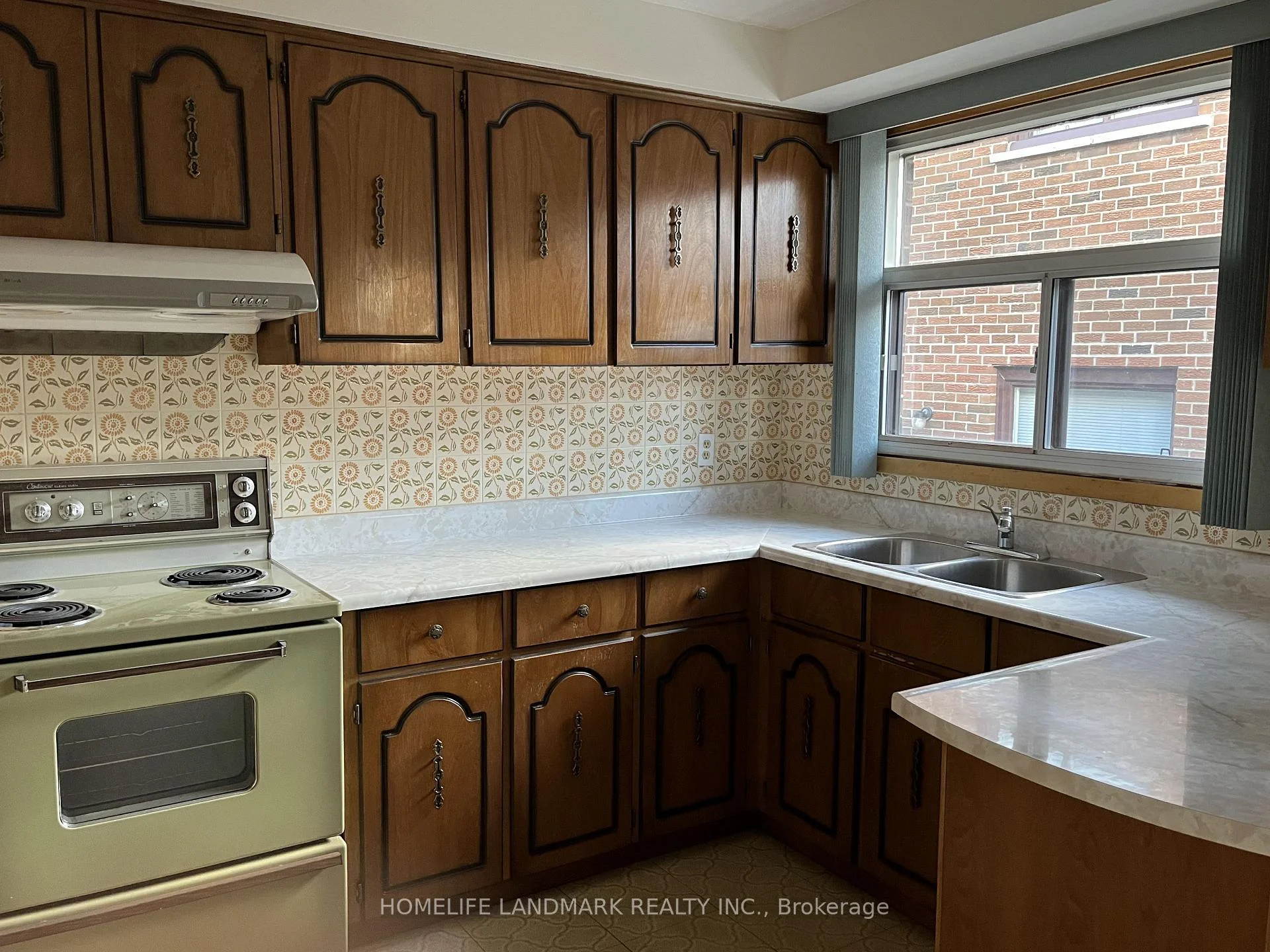 Photo 17 of Unit UPPER, 31 Pawnee Avenue, North York, Pleasant View — HOMEH