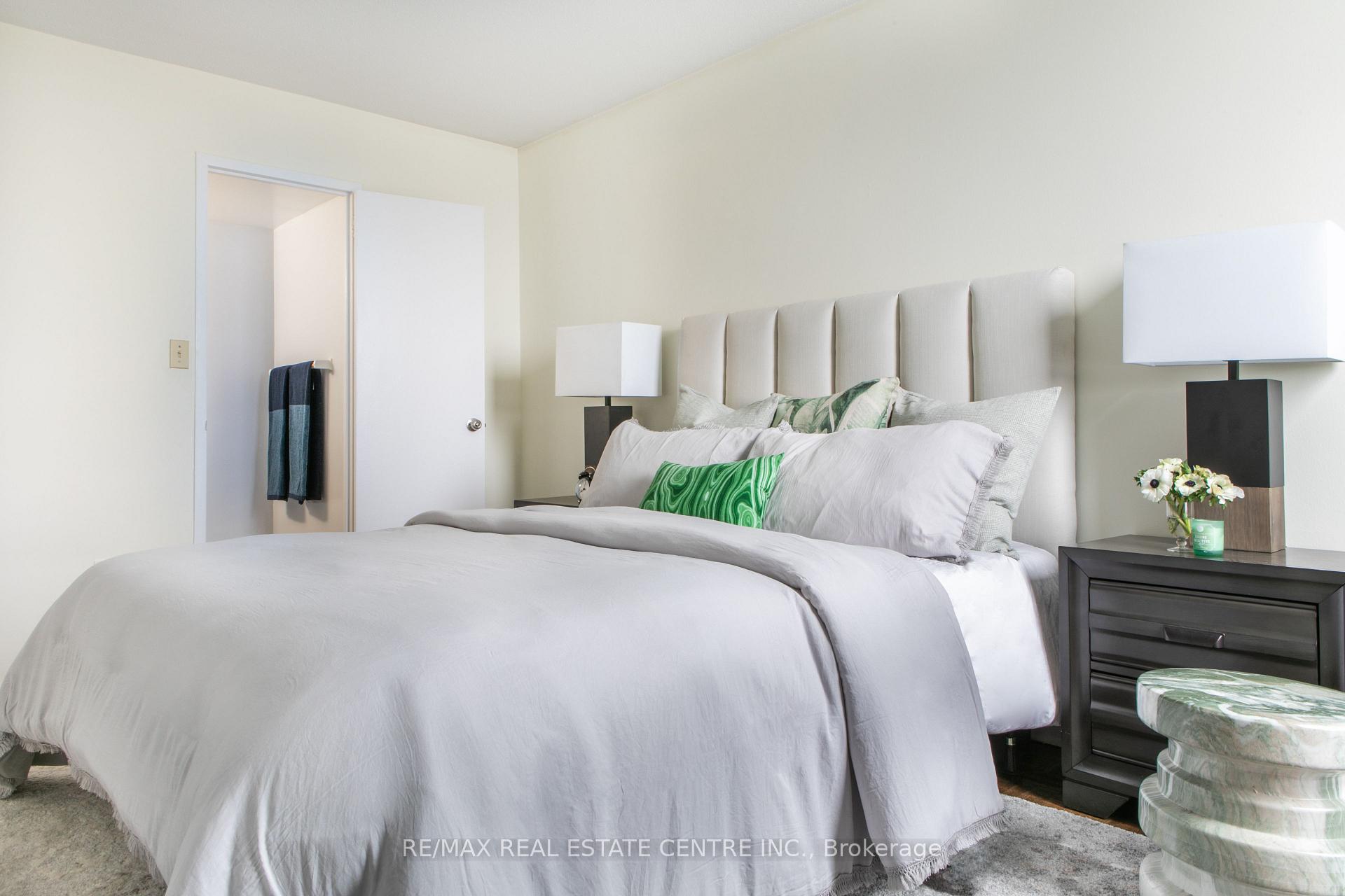Photo 17 of Unit 903, 100 Graydon Hall Drive, North York, Parkwoods-Donalda — HOMEH