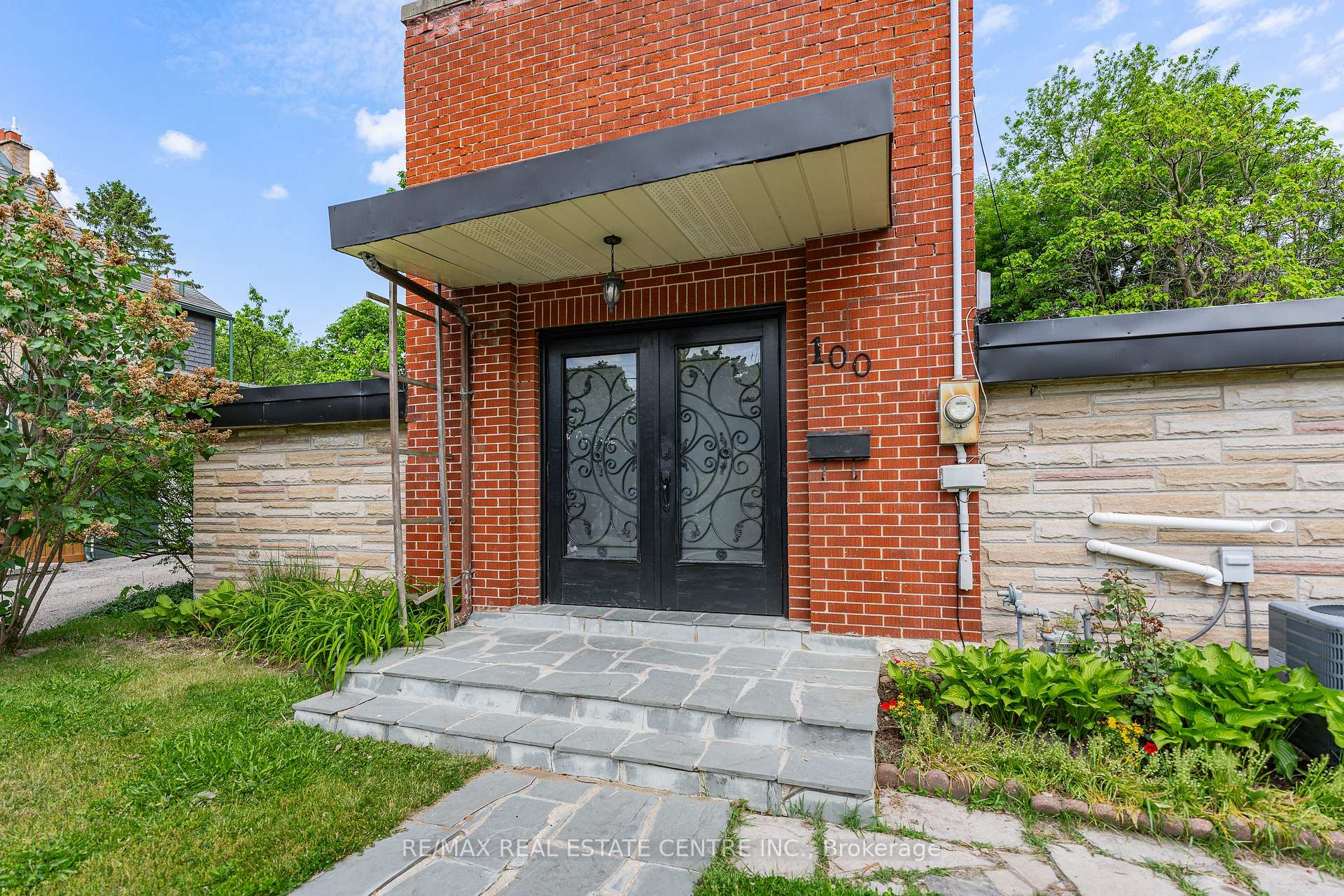 Photo 4 of 100 Mansion Street, Kitchener, Civic Centre — HOMEH