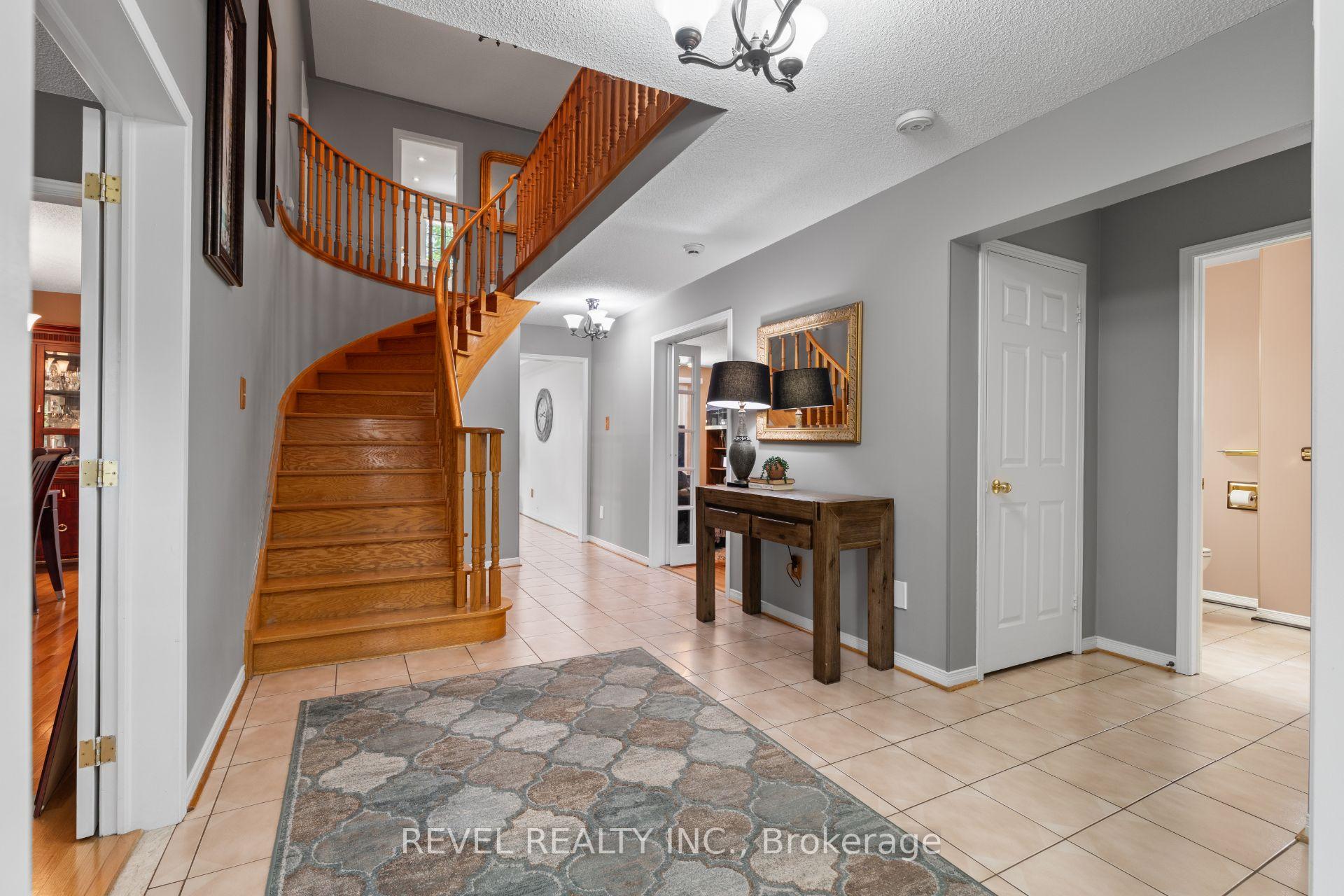 Photo 3 of 8 Cochrane Avenue, Brampton, Heart Lake East — HOMEH