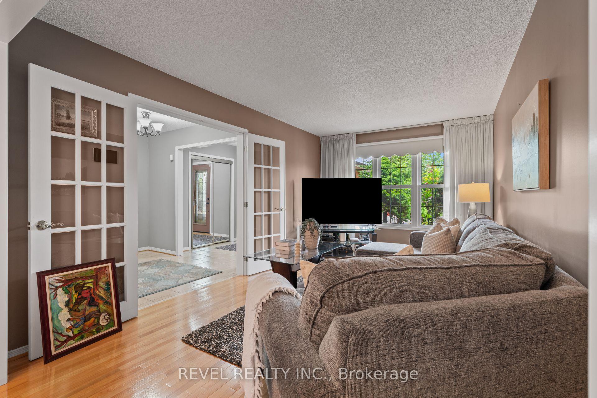Photo 5 of 8 Cochrane Avenue, Brampton, Heart Lake East — HOMEH
