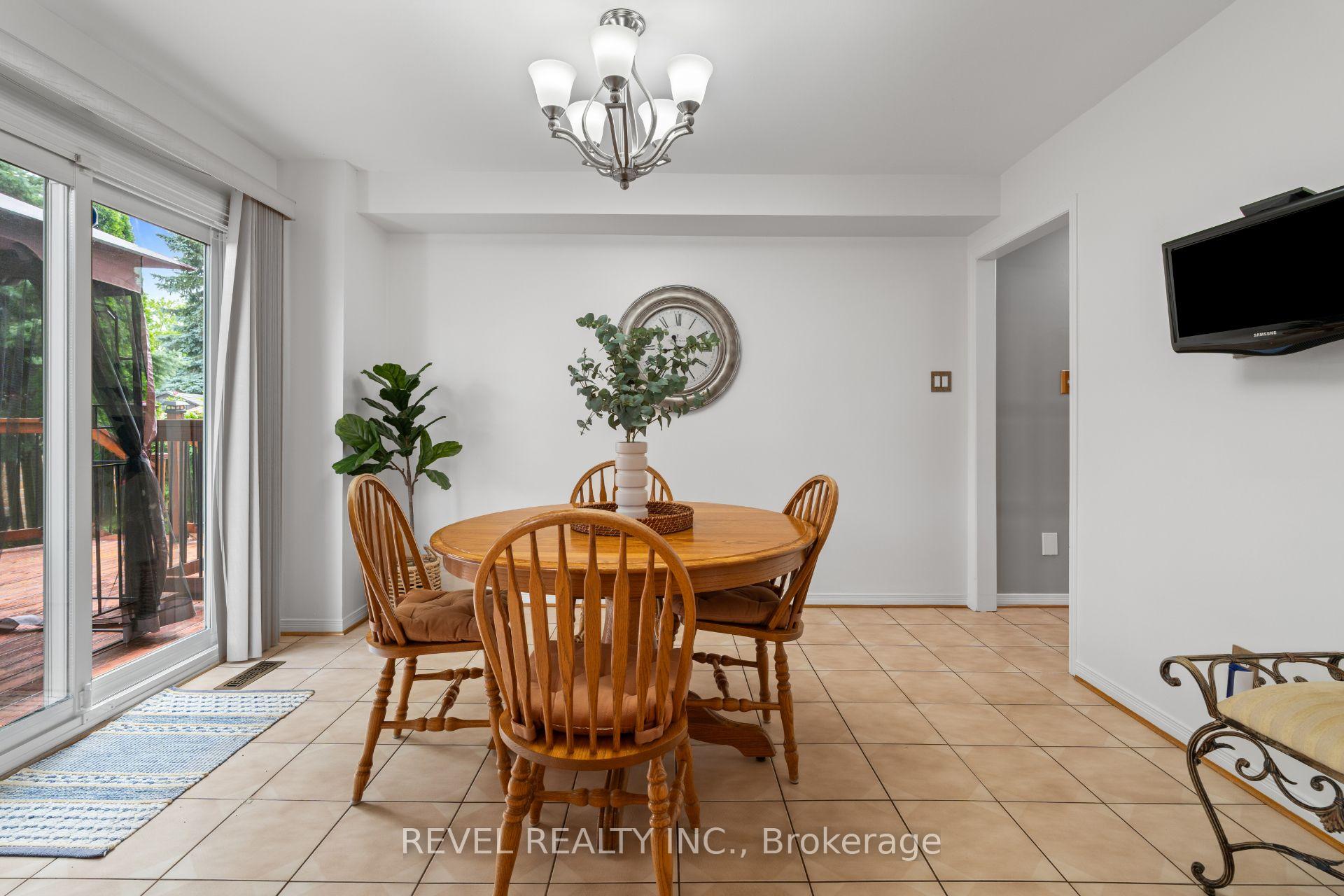Photo 10 of 8 Cochrane Avenue, Brampton, Heart Lake East — HOMEH