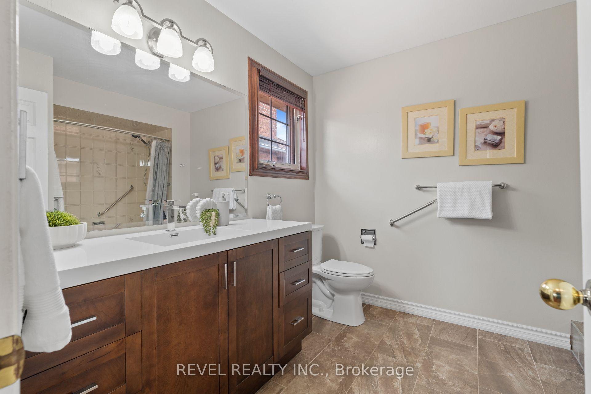 Photo 17 of 8 Cochrane Avenue, Brampton, Heart Lake East — HOMEH