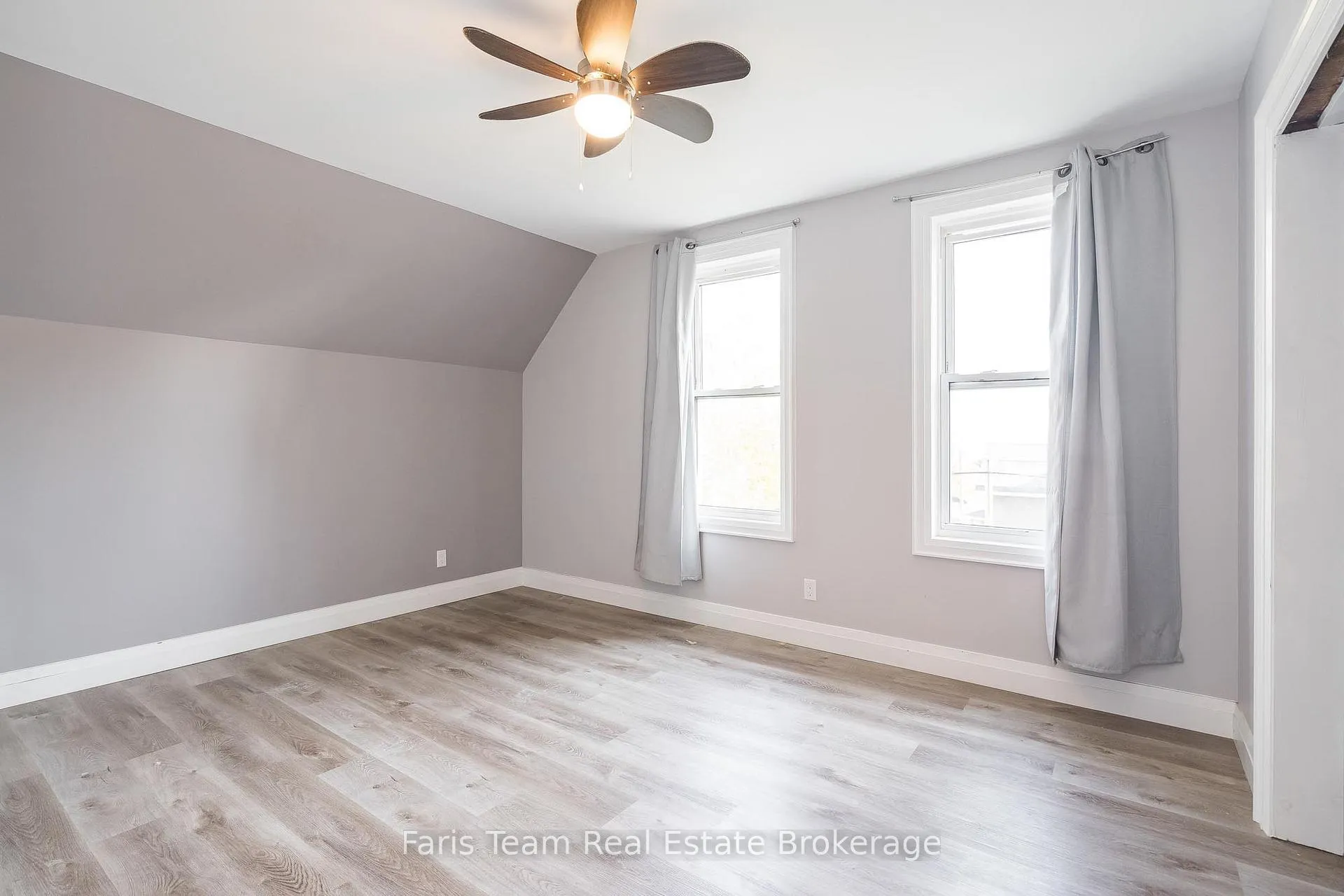 Photo 11 of 116 Fifth Street, Midland — HOMEH