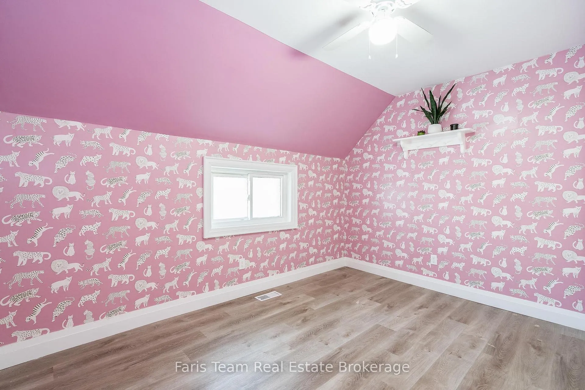 Photo 12 of 116 Fifth Street, Midland — HOMEH