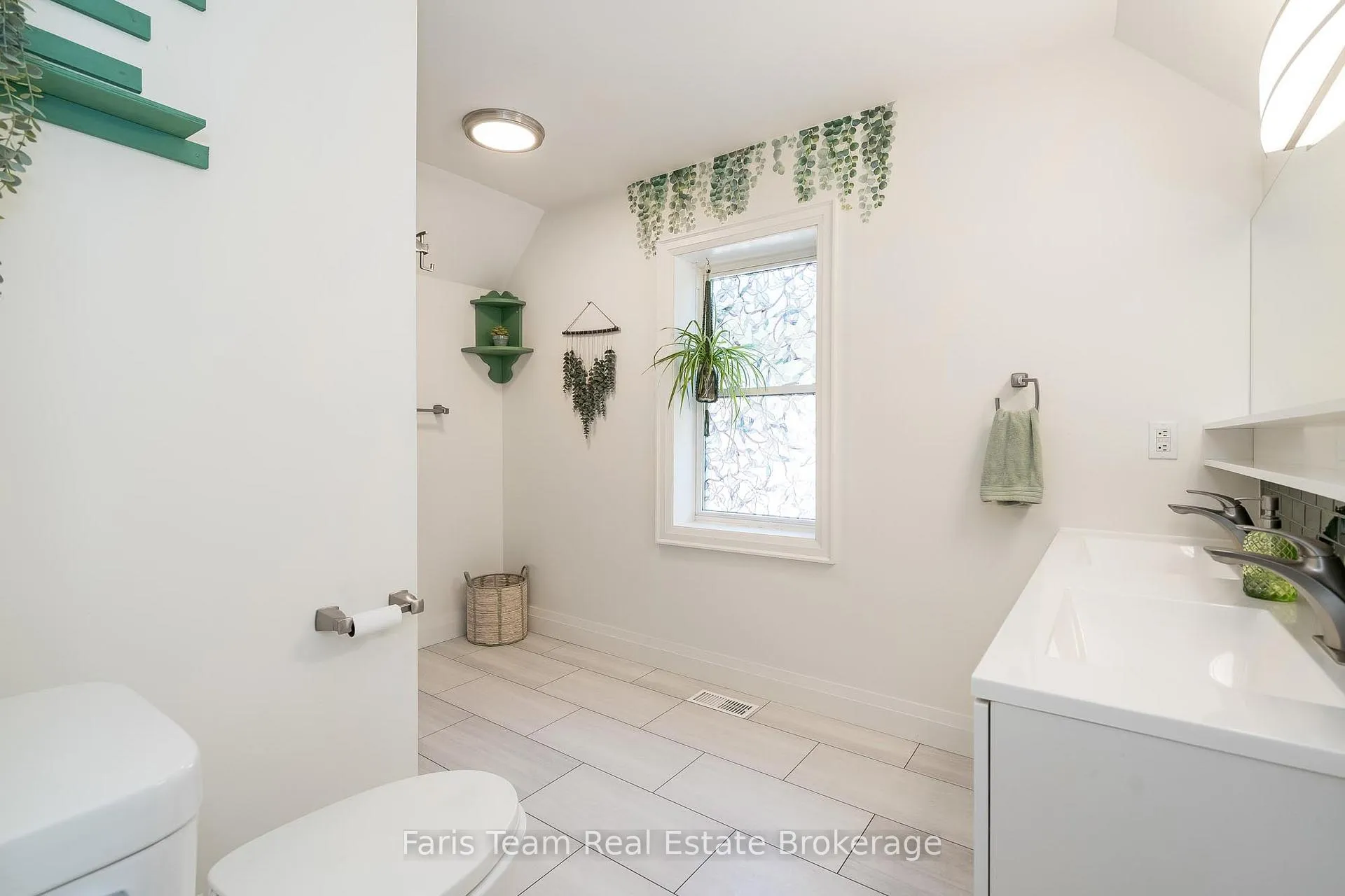 Photo 13 of 116 Fifth Street, Midland — HOMEH