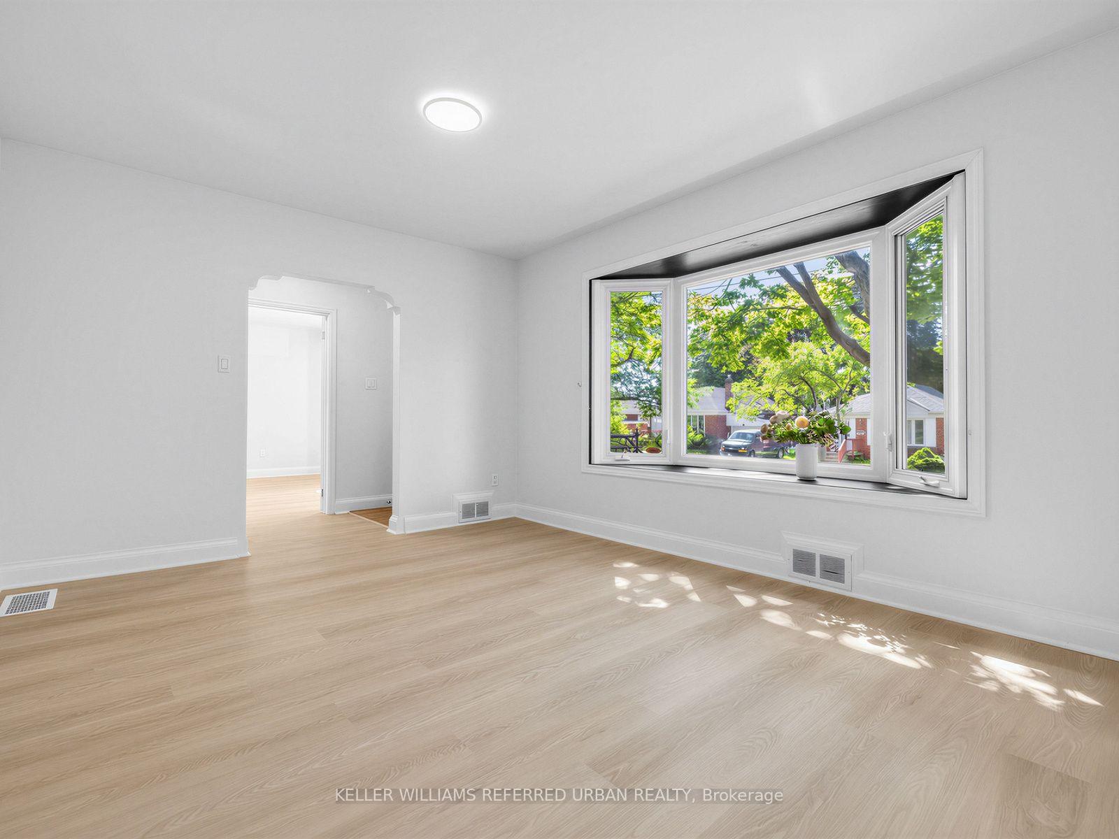 Photo 3 of 32 Granlea Road, North York, Willowdale East — HOMEH