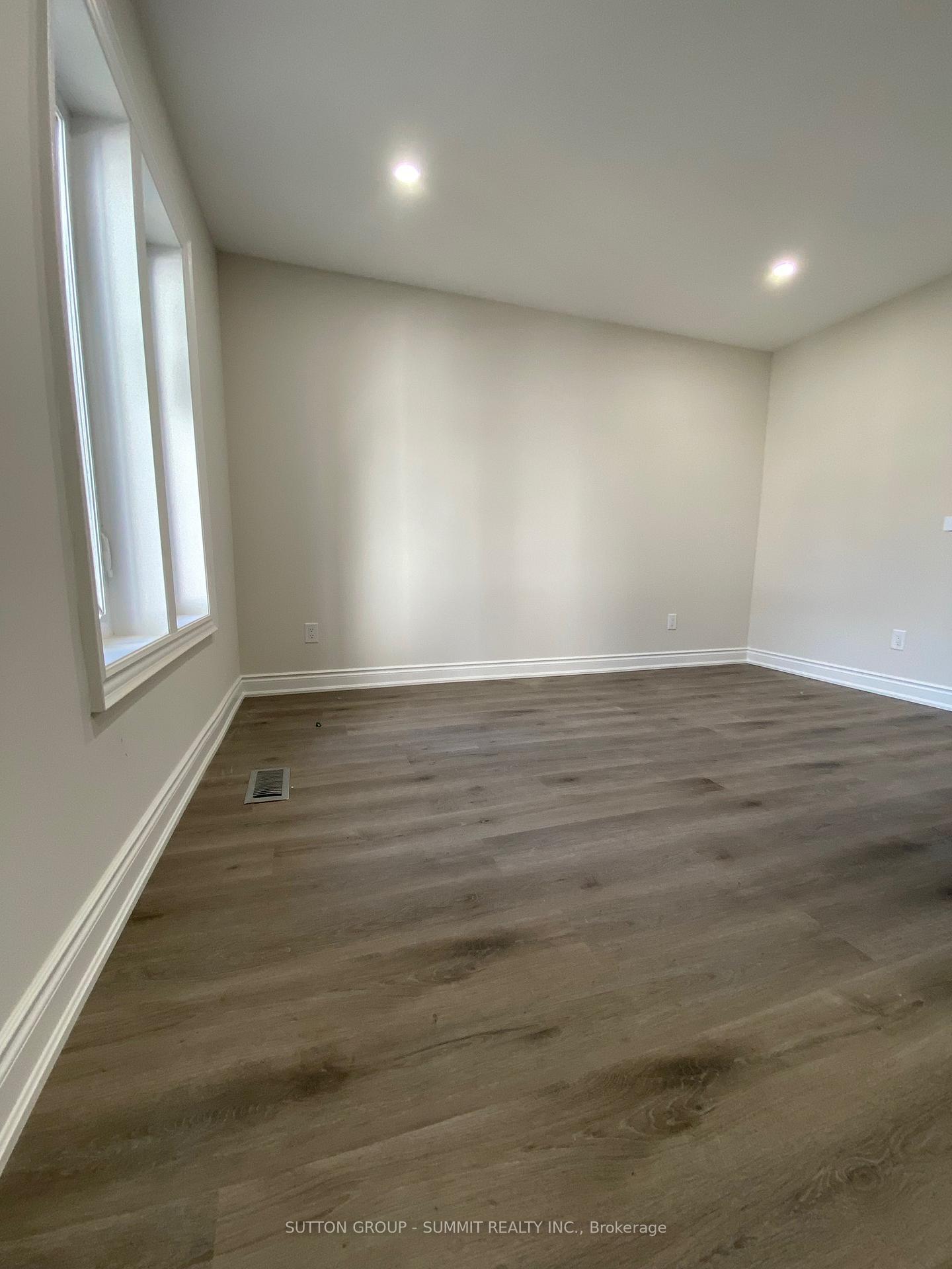 Photo 3 of Unit 4, 239 Main Street, King, Schomberg — HOMEH