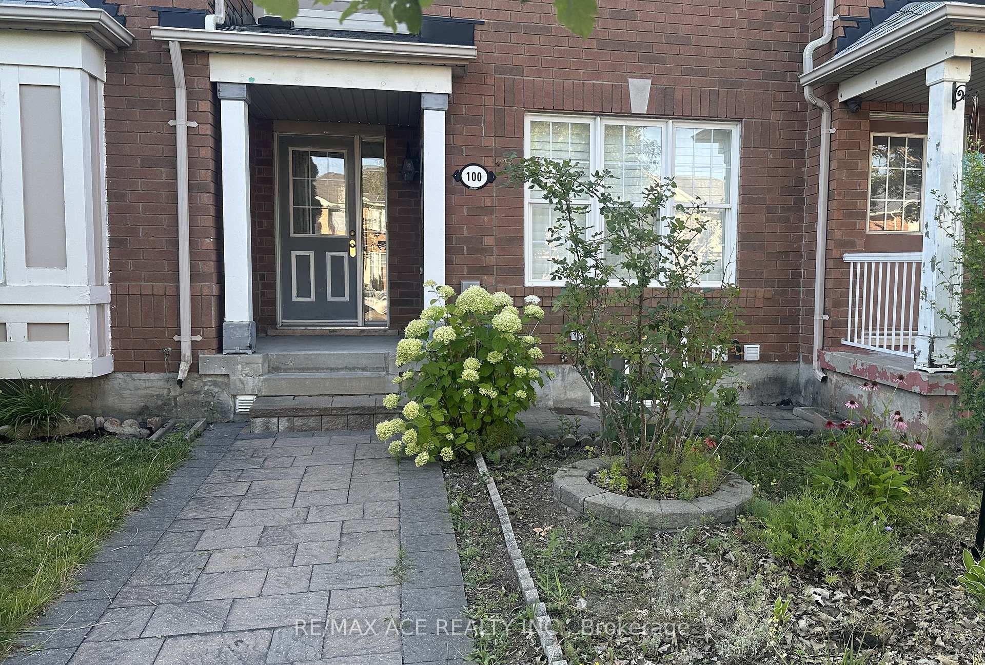 Front of 100 Staines Road