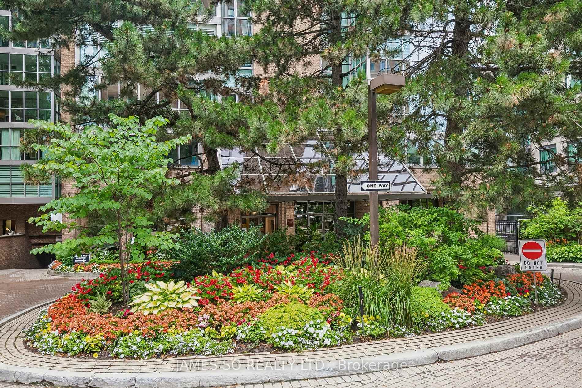 Photo 2 of Unit 2206, 278 Bloor Street E, Toronto, Rosedale-Moore Park — HOMEH