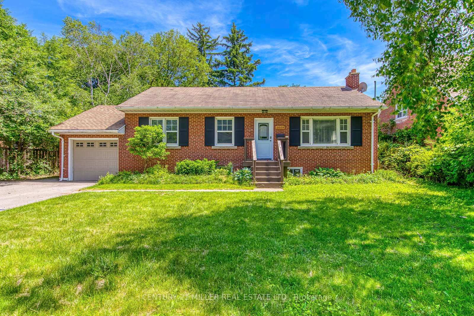 Photo 3 of 2048 Edinburgh (Main Level) Drive, Burlington, Brant — HOMEH