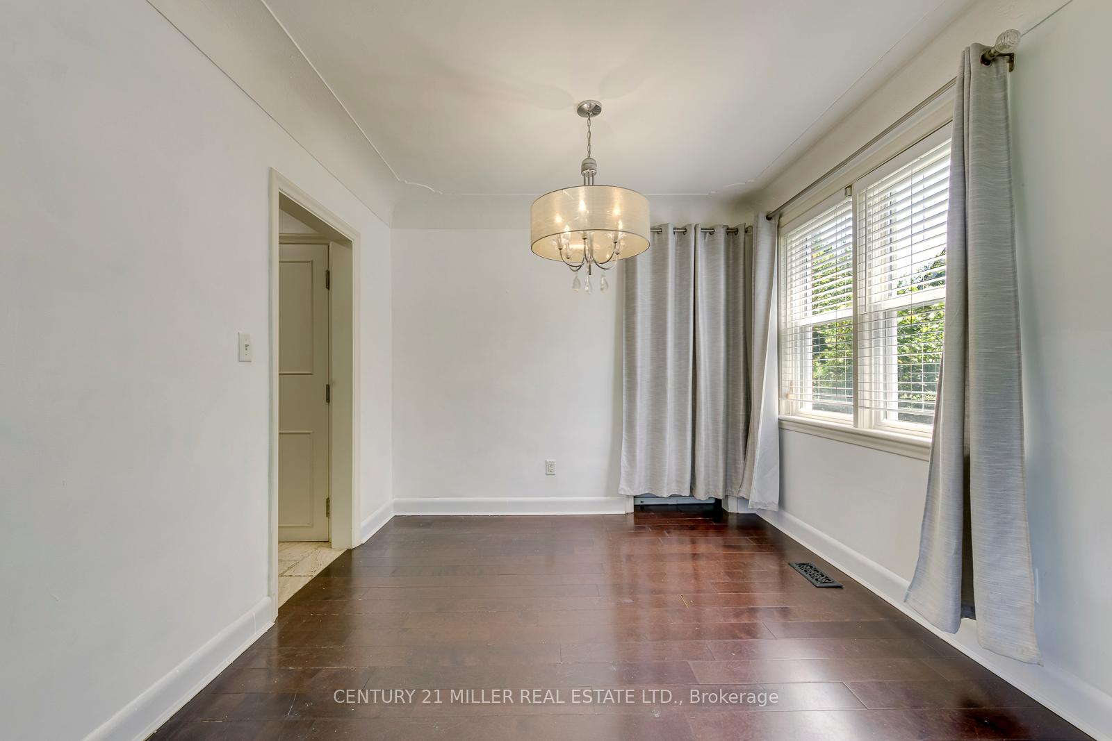 Photo 11 of 2048 Edinburgh (Main Level) Drive, Burlington, Brant — HOMEH