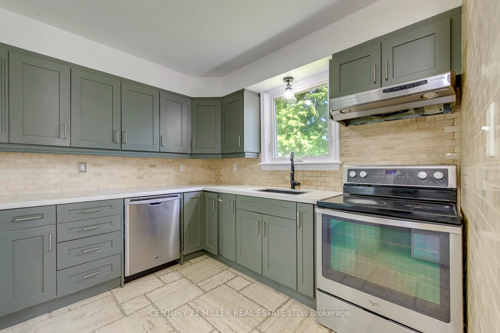 Photo 15 of 2048 Edinburgh (Main Level) Drive, Burlington, Brant — HOMEH