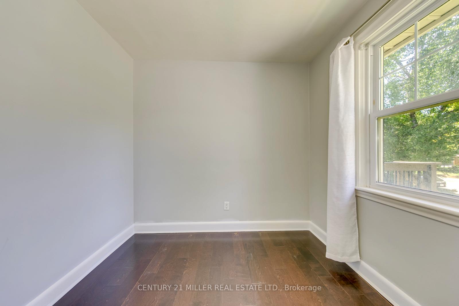 Photo 20 of 2048 Edinburgh (Main Level) Drive, Burlington, Brant — HOMEH