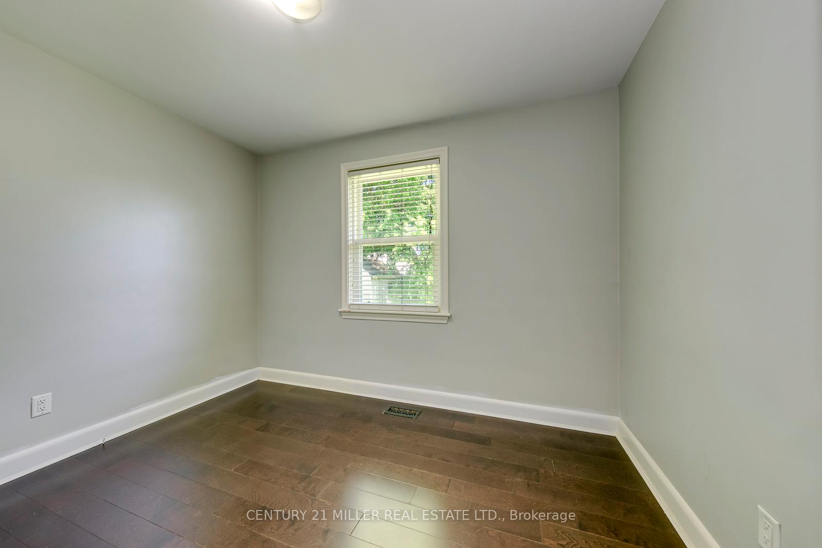 Photo 23 of 2048 Edinburgh (Main Level) Drive, Burlington, Brant — HOMEH