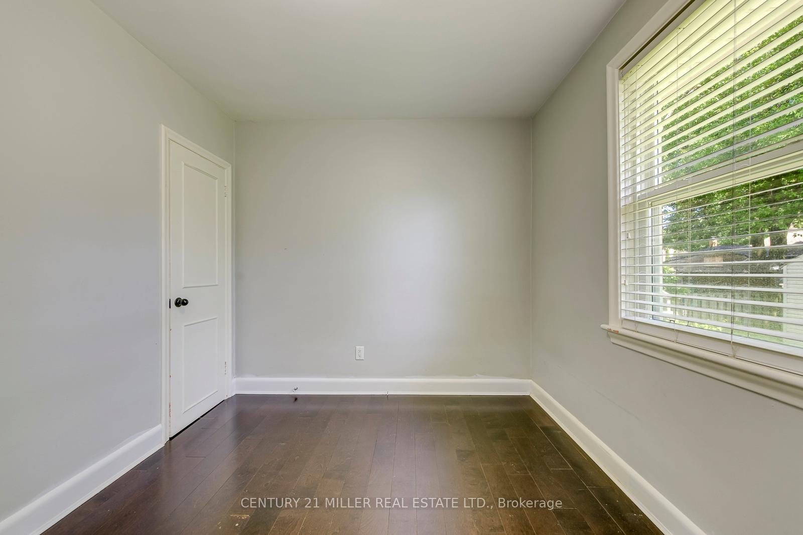 Photo 24 of 2048 Edinburgh (Main Level) Drive, Burlington, Brant — HOMEH