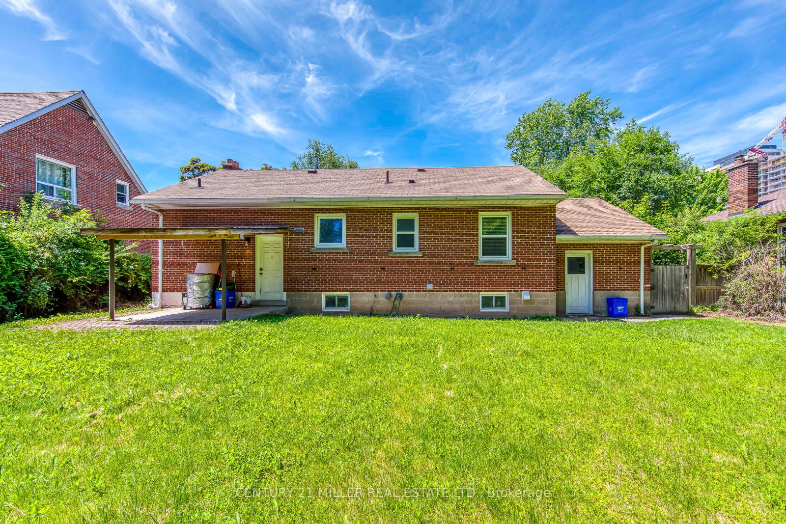 Photo 27 of 2048 Edinburgh (Main Level) Drive, Burlington, Brant — HOMEH