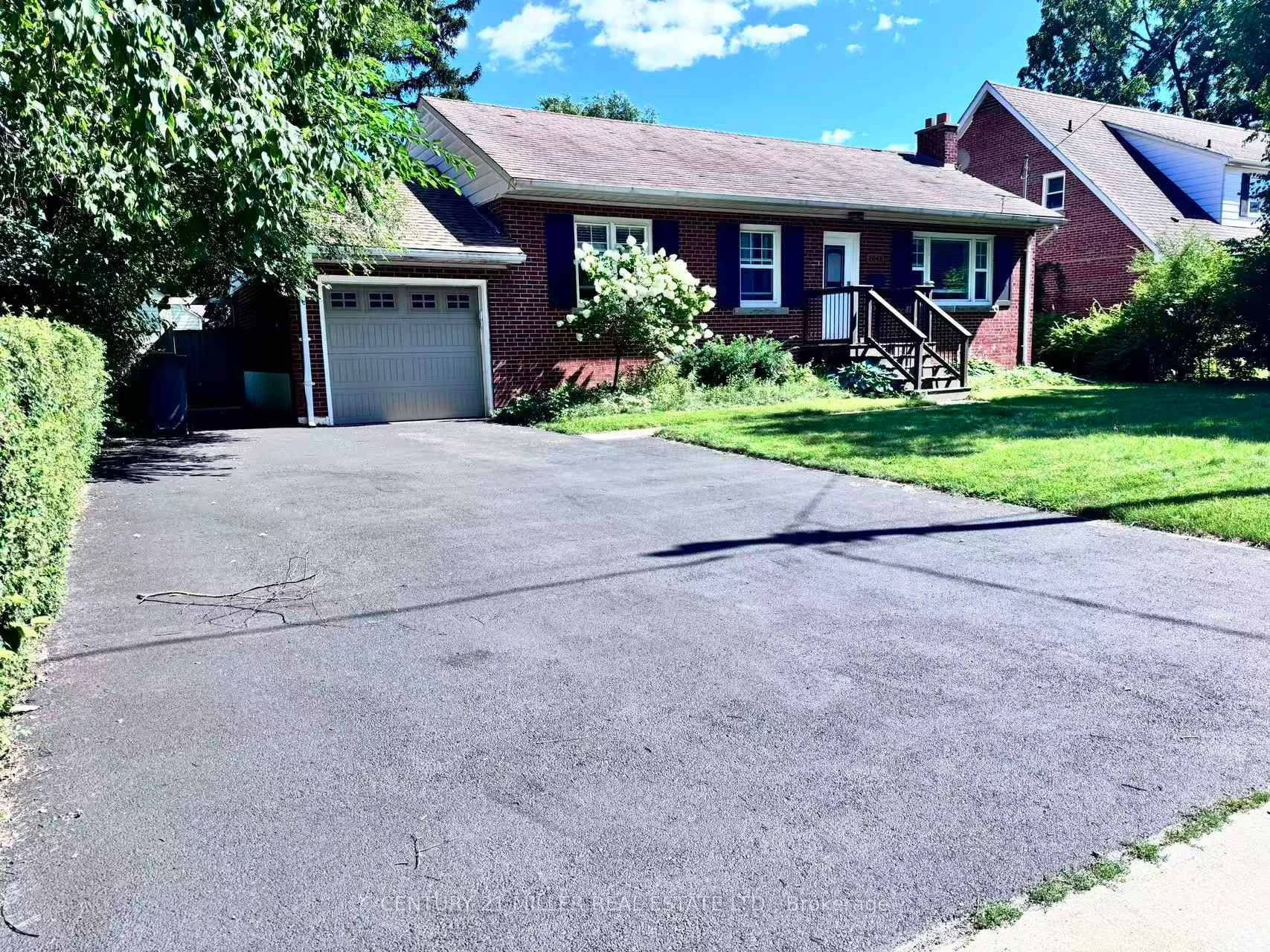 Photo 30 of 2048 Edinburgh (Main Level) Drive, Burlington, Brant — HOMEH