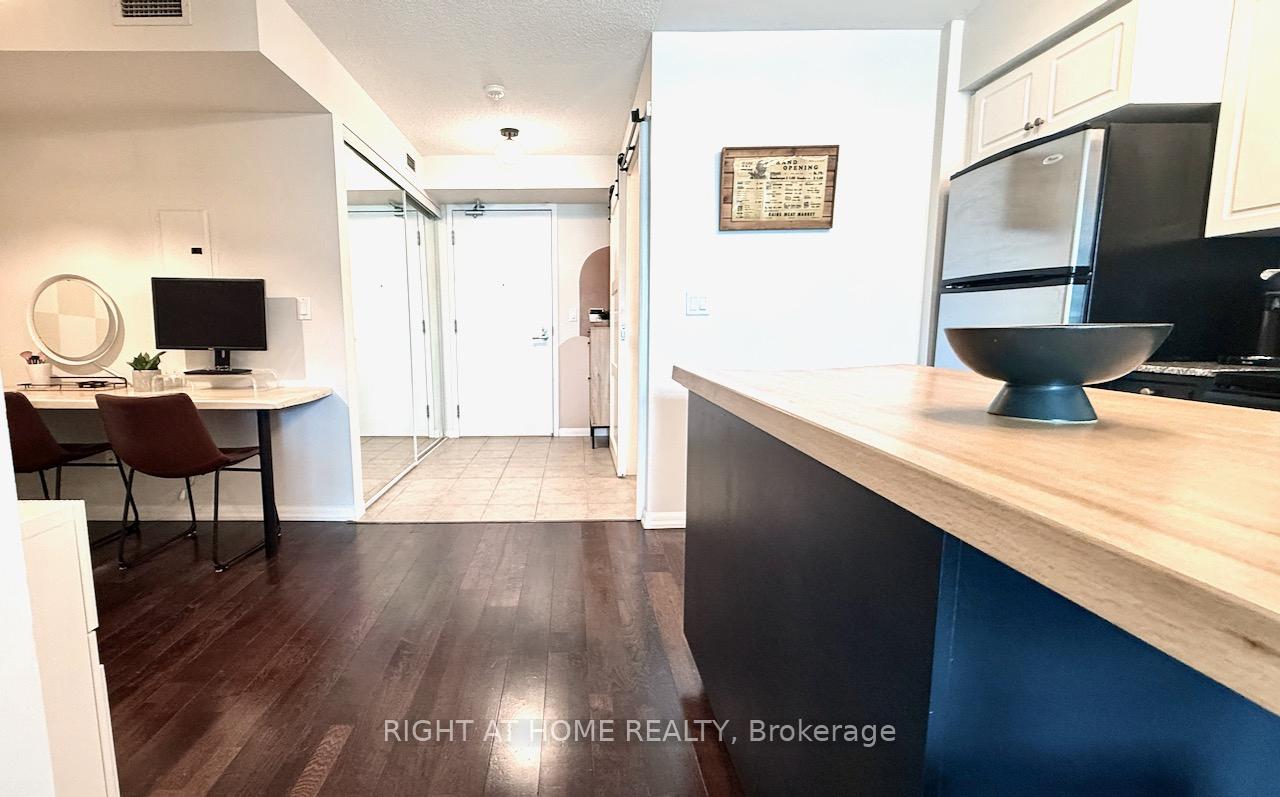 Photo 7 of Unit 656, 209 Fort York Boulevard S, Toronto, Niagara — HOMEH