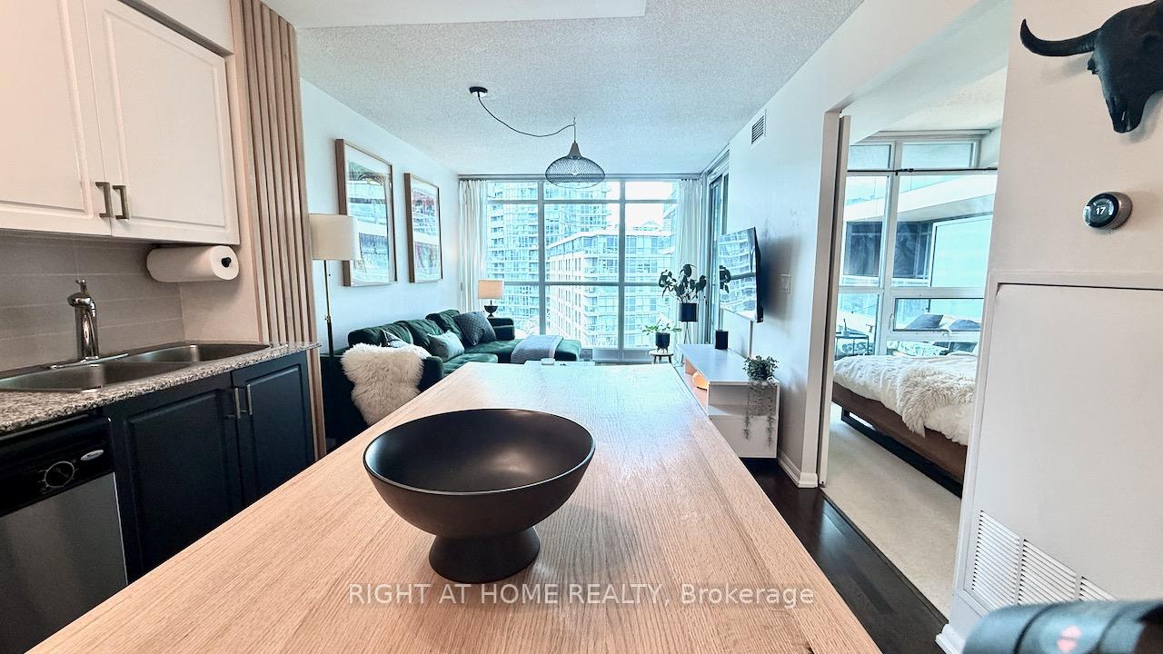 Photo 43 of Unit 656, 209 Fort York Boulevard S, Toronto, Niagara — HOMEH