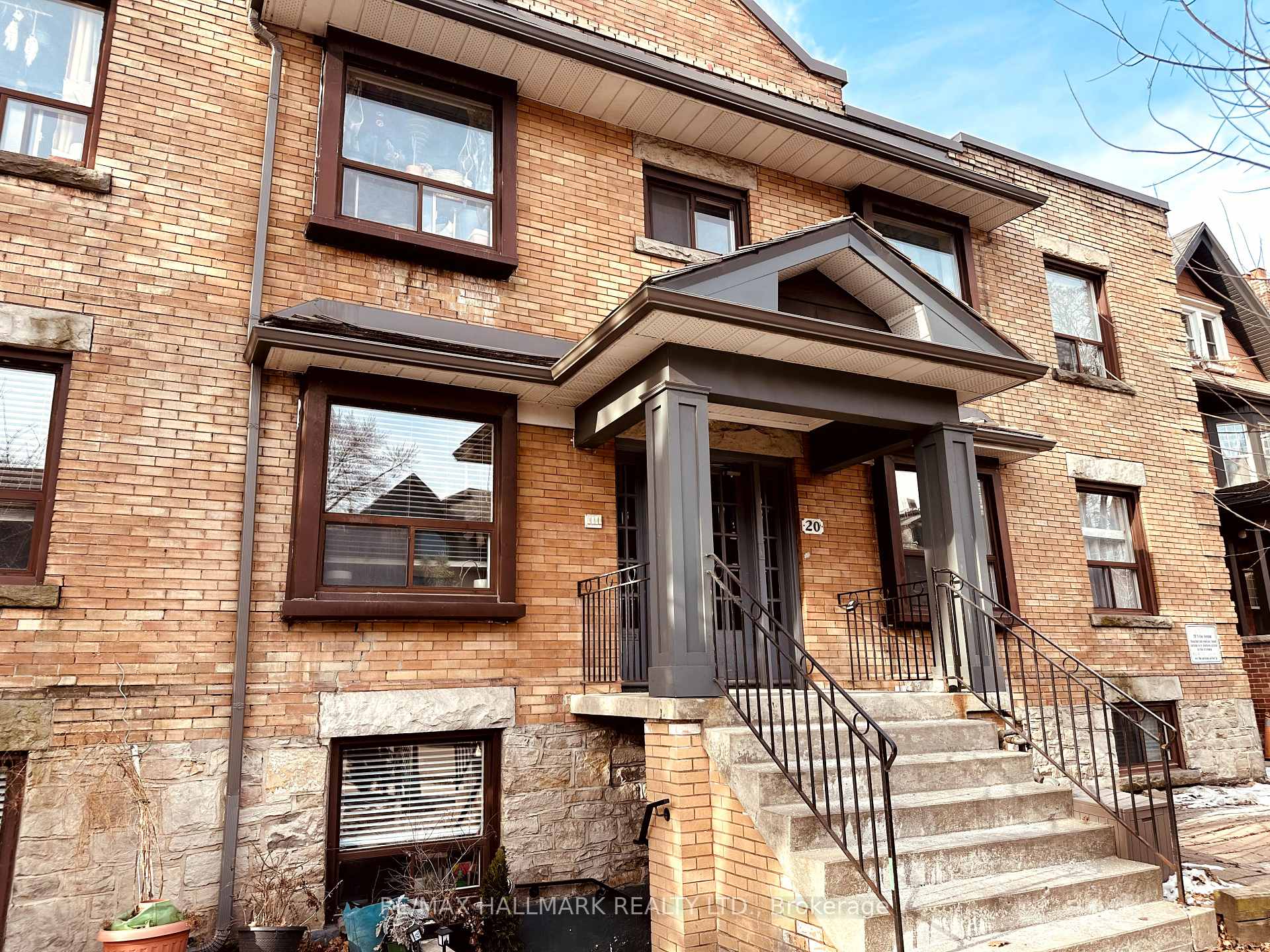Photo 3 of Unit 2, 20 Triller Avenue, Toronto, South Parkdale — HOMEH