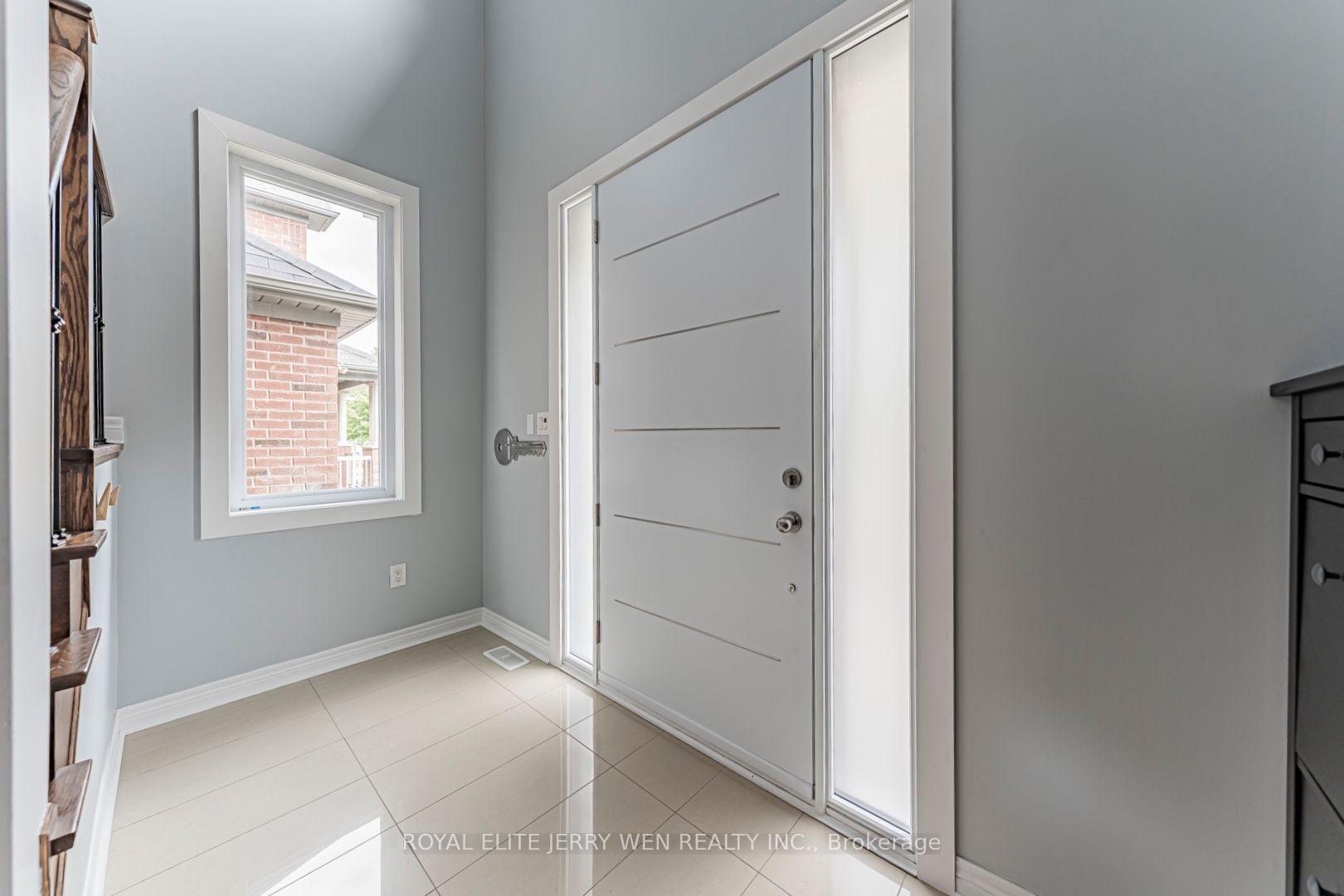 Photo 2 of 176 District Avenue, Vaughan, Patterson — HOMEH