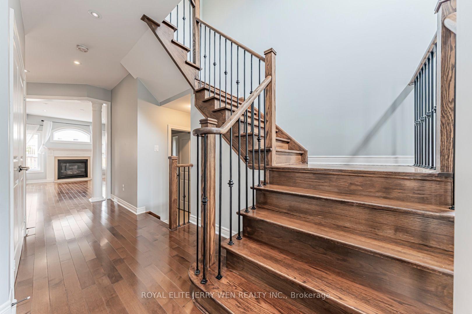Photo 3 of 176 District Avenue, Vaughan, Patterson — HOMEH