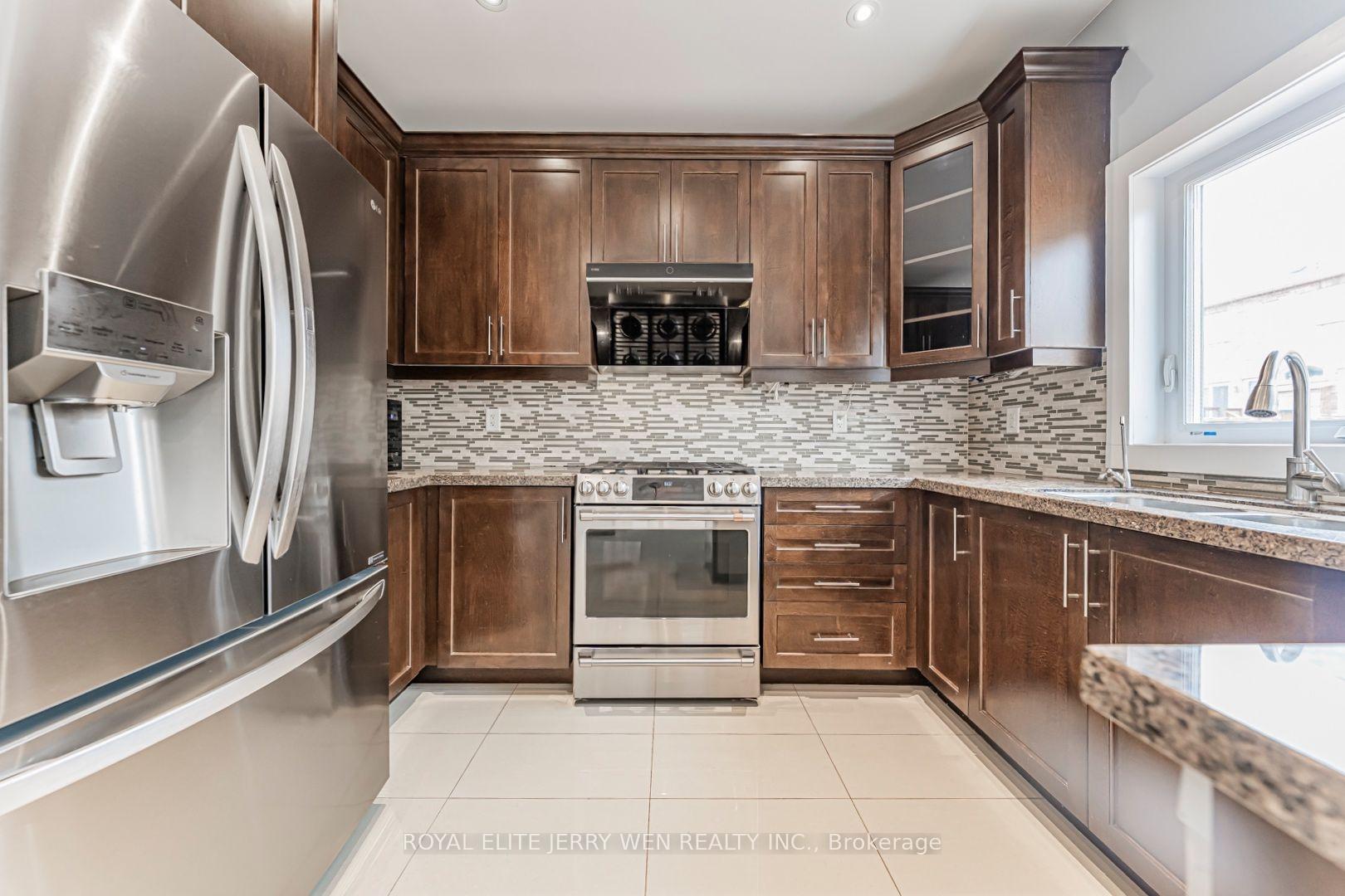 Photo 6 of 176 District Avenue, Vaughan, Patterson — HOMEH