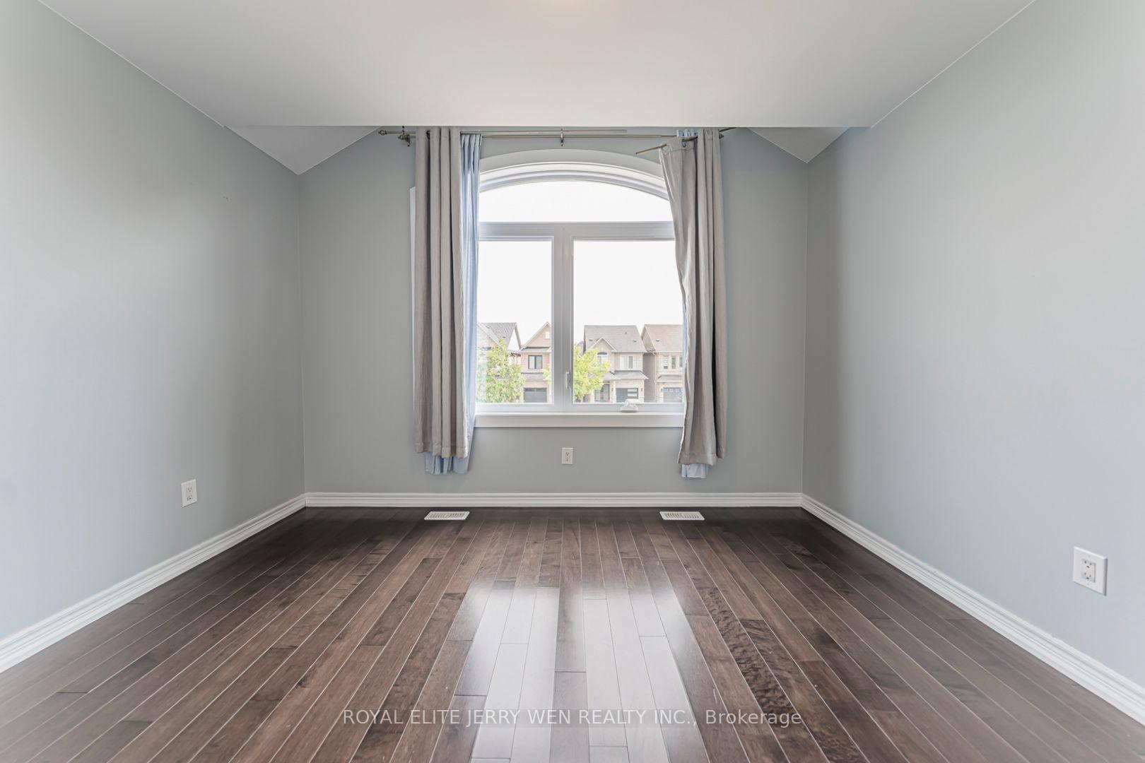 Photo 15 of 176 District Avenue, Vaughan, Patterson — HOMEH