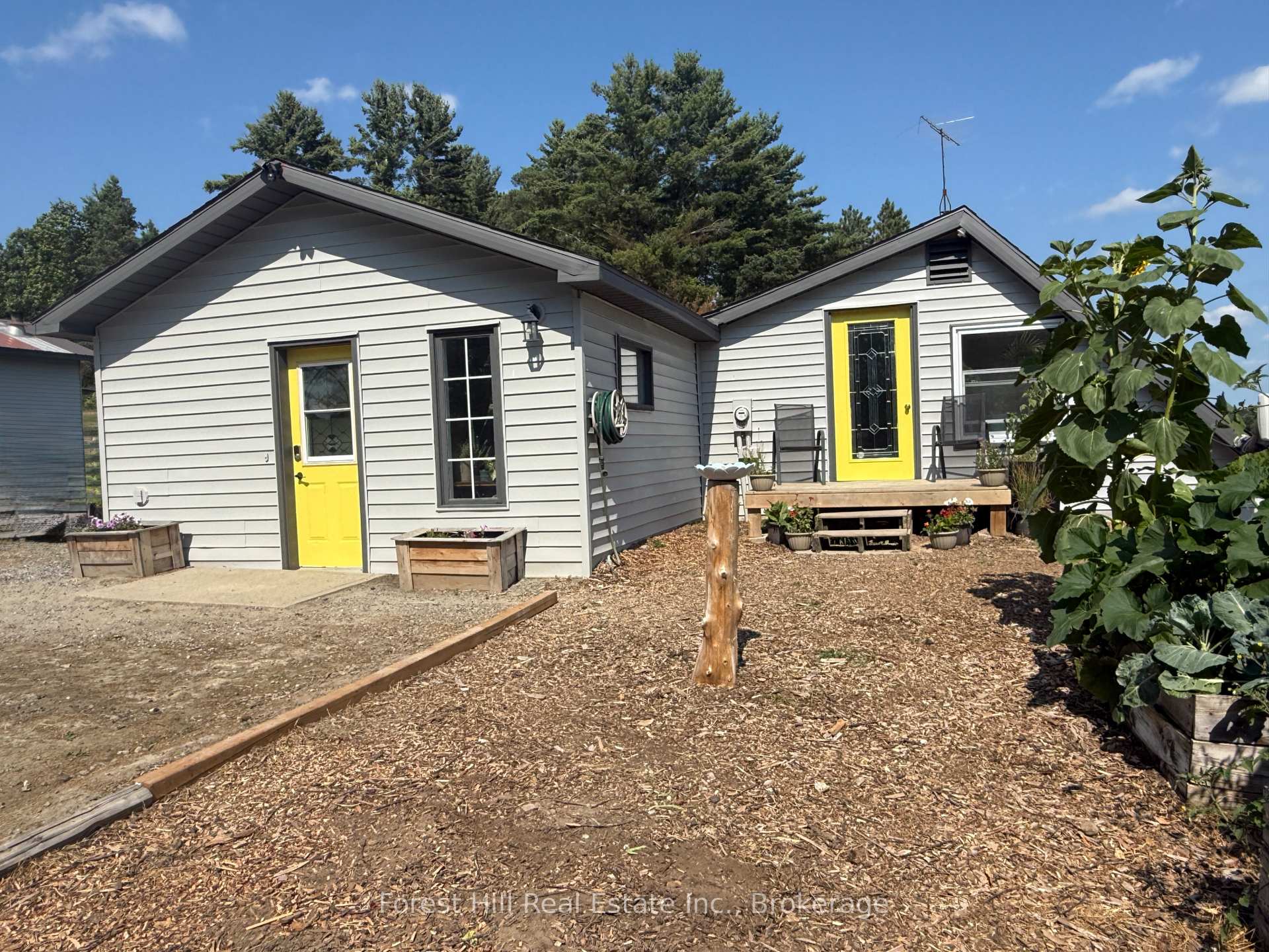 Photo of 832 East Road