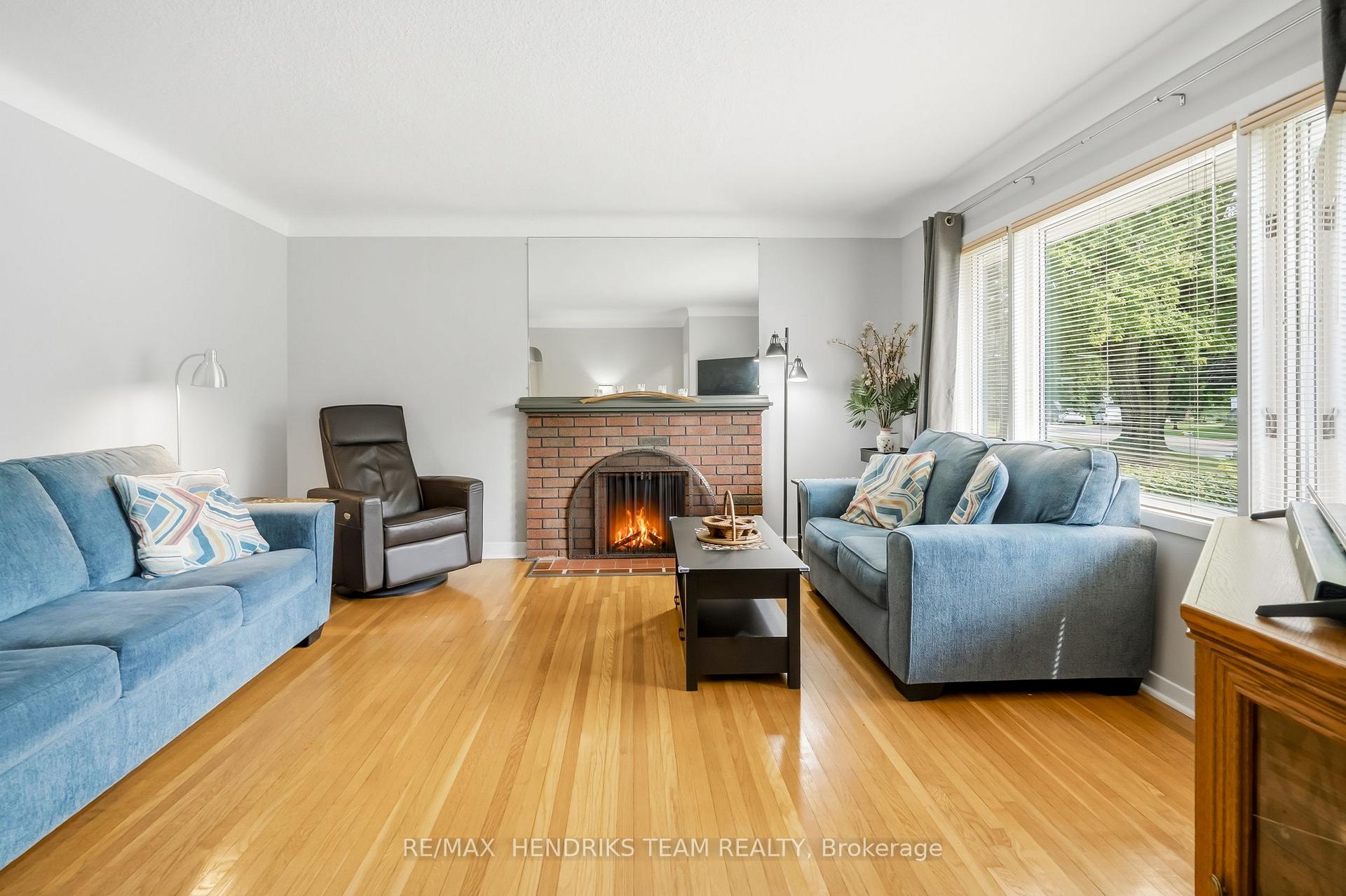 Photo 4 of 33 Nickerson Avenue, St. Catharines, Vine/Linwell — HOMEH