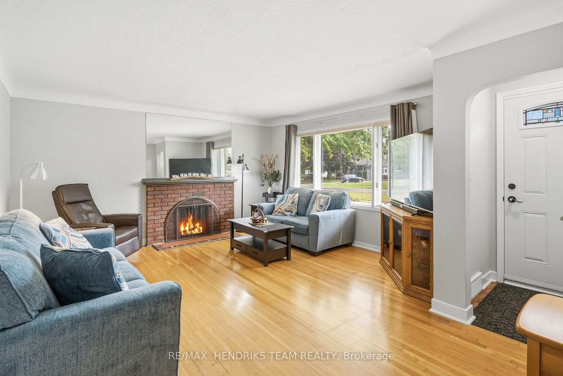 Photo 5 of 33 Nickerson Avenue, St. Catharines, Vine/Linwell — HOMEH