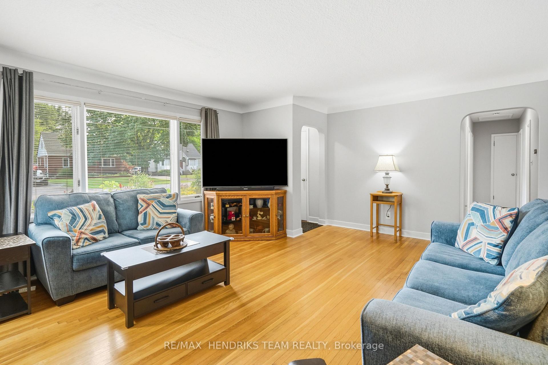 Photo 6 of 33 Nickerson Avenue, St. Catharines, Vine/Linwell — HOMEH