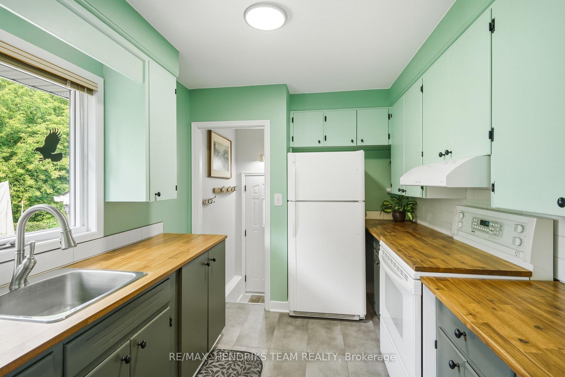 Photo 9 of 33 Nickerson Avenue, St. Catharines, Vine/Linwell — HOMEH