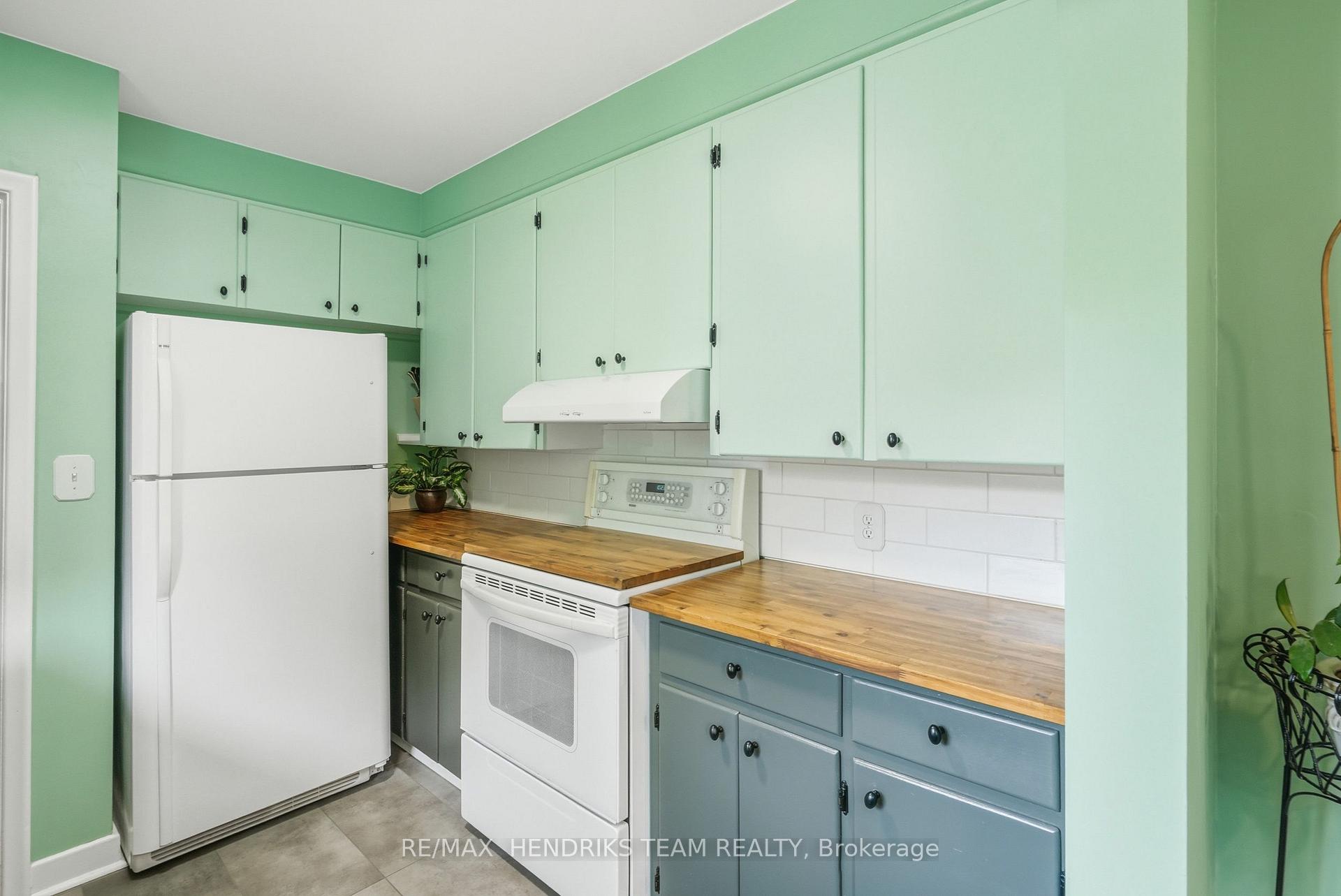 Photo 10 of 33 Nickerson Avenue, St. Catharines, Vine/Linwell — HOMEH